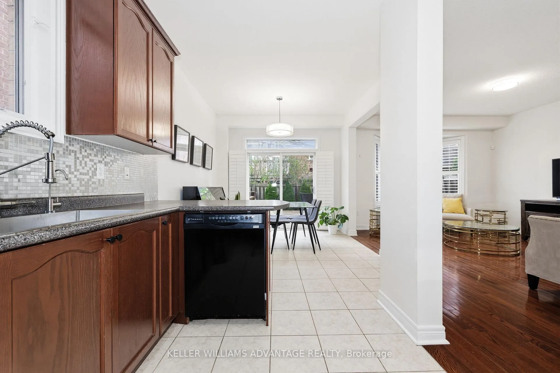 Photo 8 of 117 Mintwood Road, Vaughan, Patterson — HOMEH