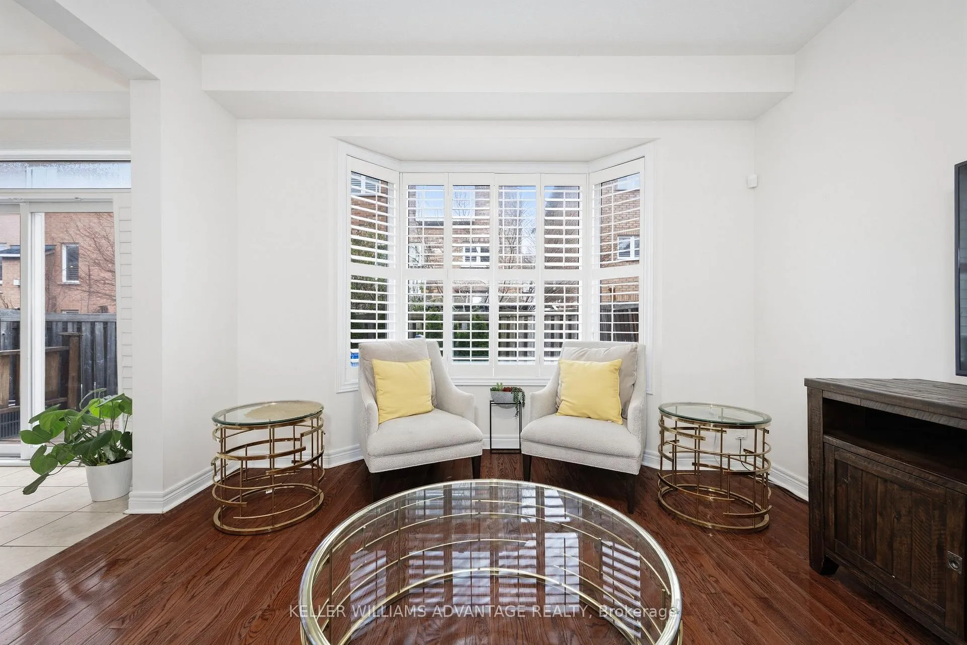 Photo 9 of 117 Mintwood Road, Vaughan, Patterson — HOMEH