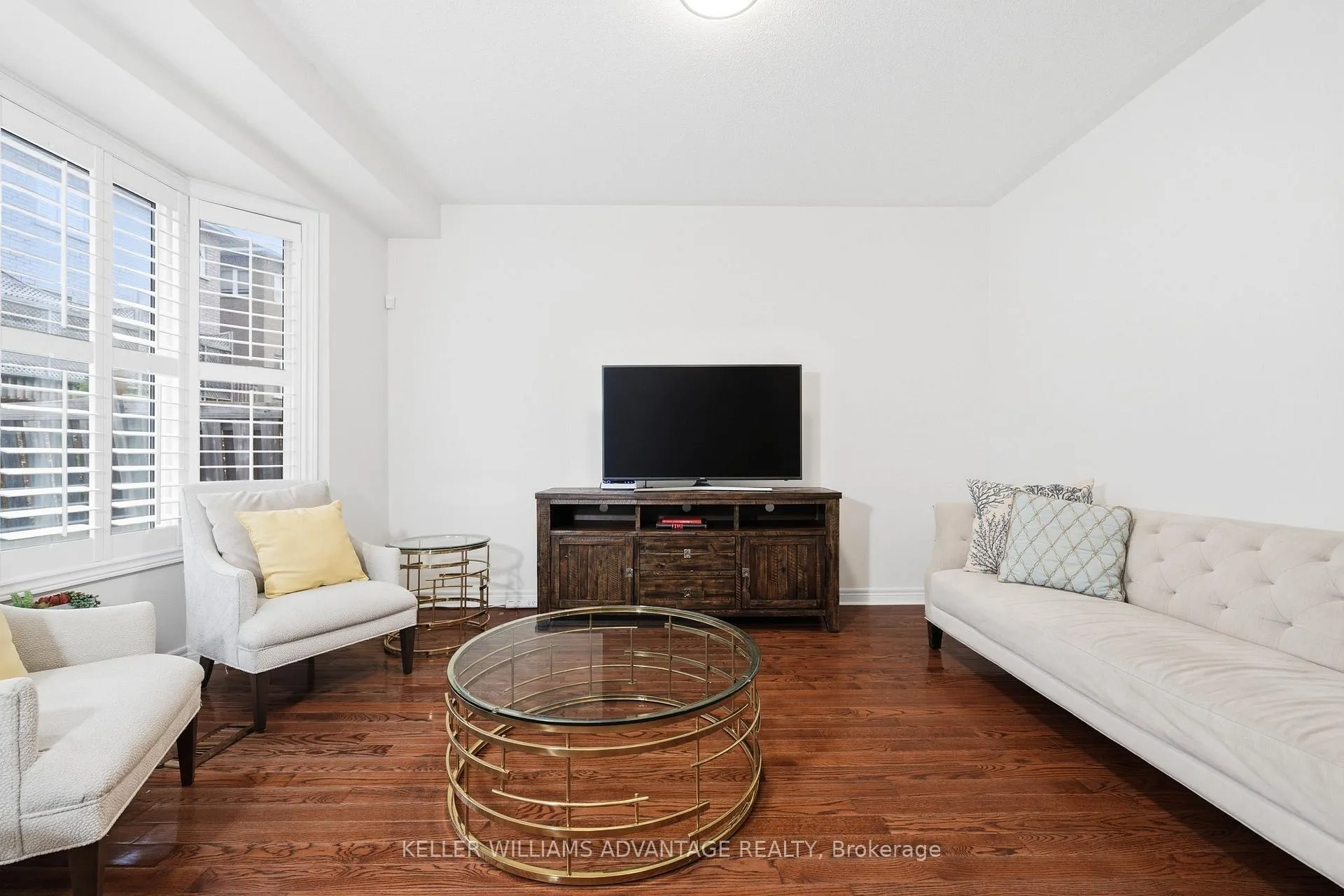 Photo 10 of 117 Mintwood Road, Vaughan, Patterson — HOMEH