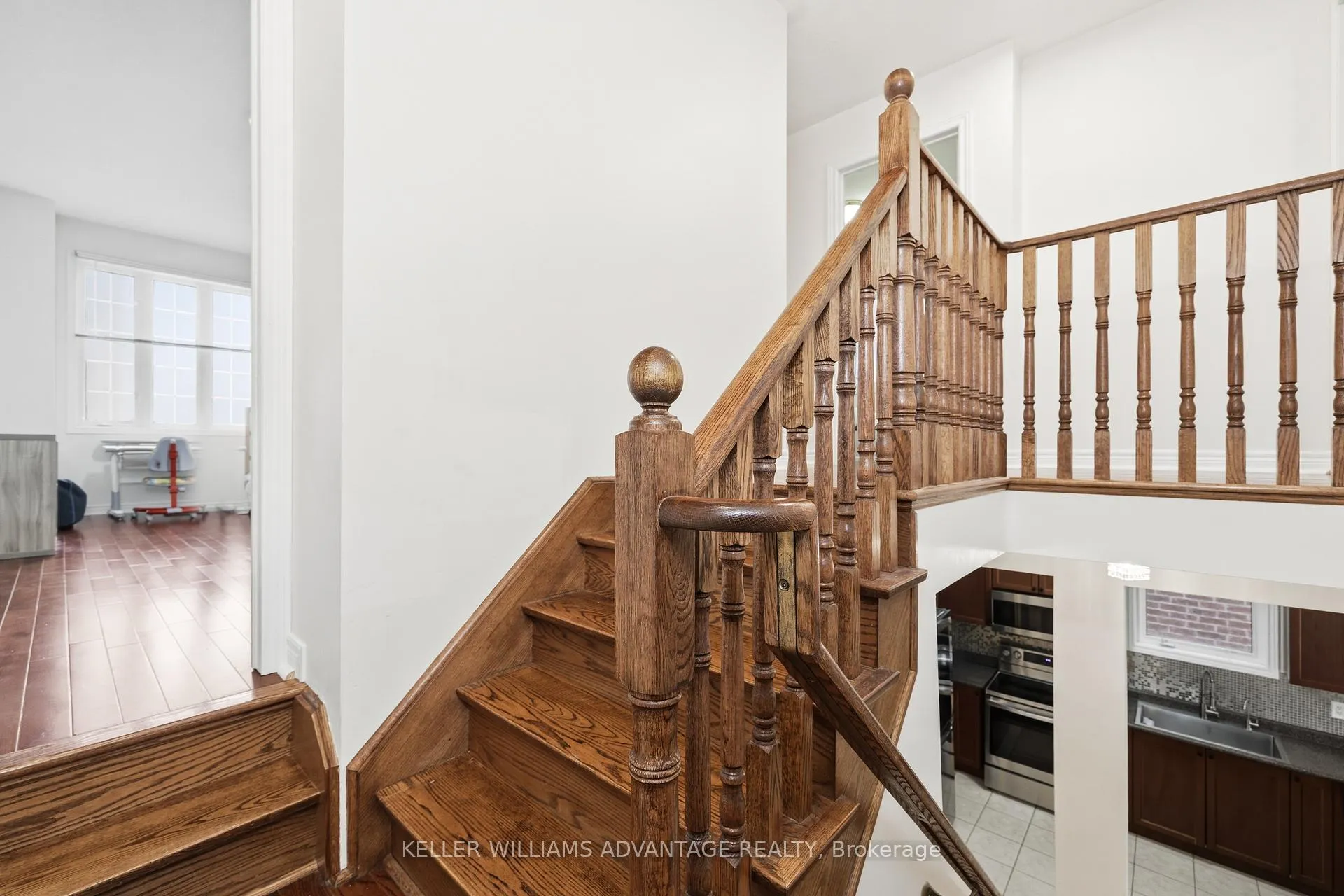 Photo 15 of 117 Mintwood Road, Vaughan, Patterson — HOMEH