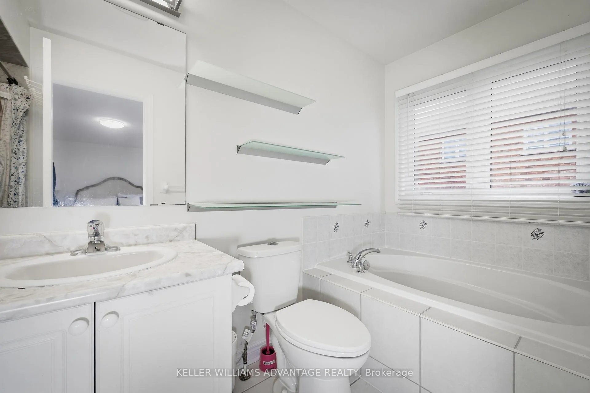 Photo 21 of 117 Mintwood Road, Vaughan, Patterson — HOMEH