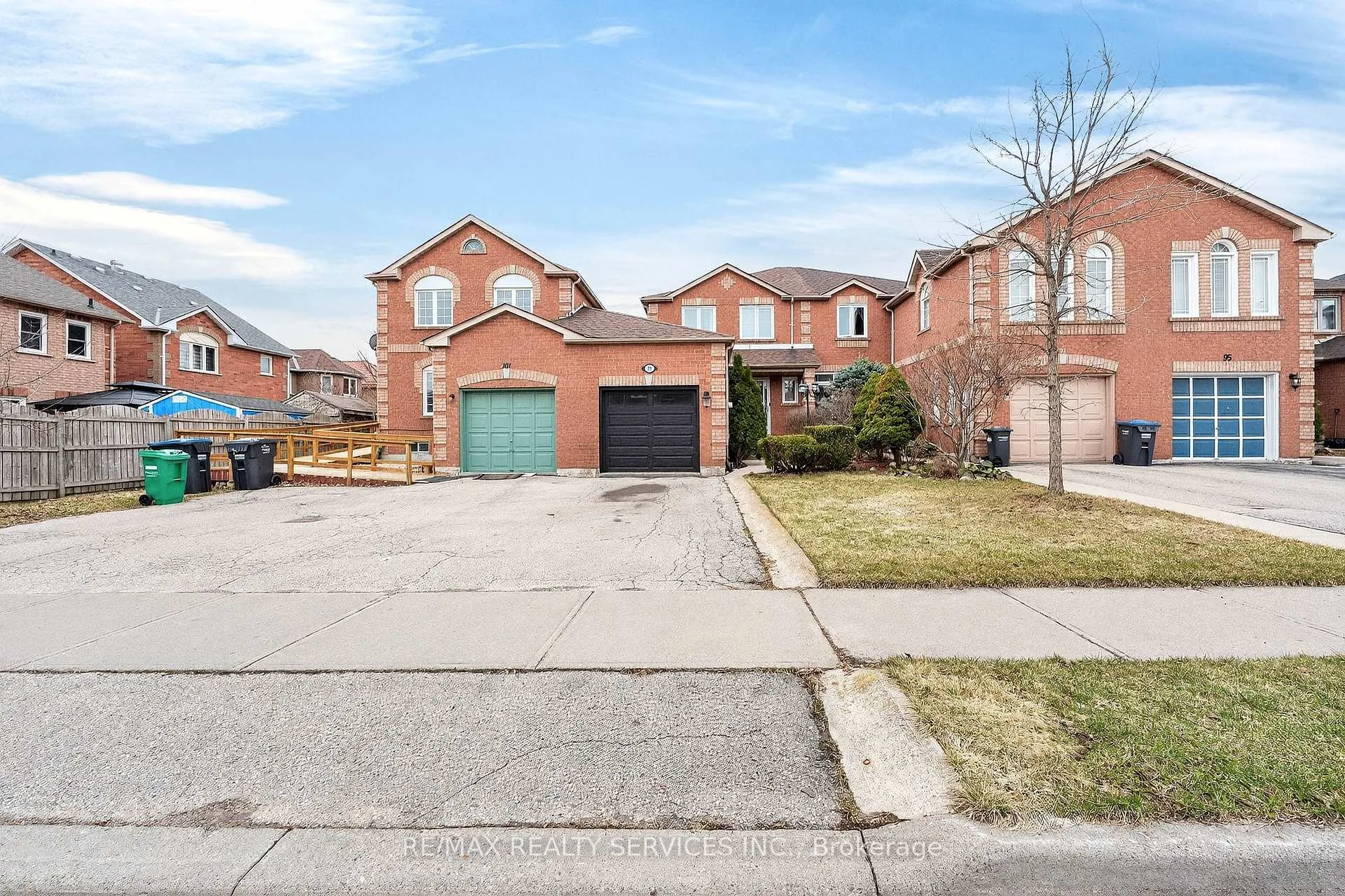 Photo 3 of 99 White Tail Crescent, Brampton, Fletcher's West — HOMEH