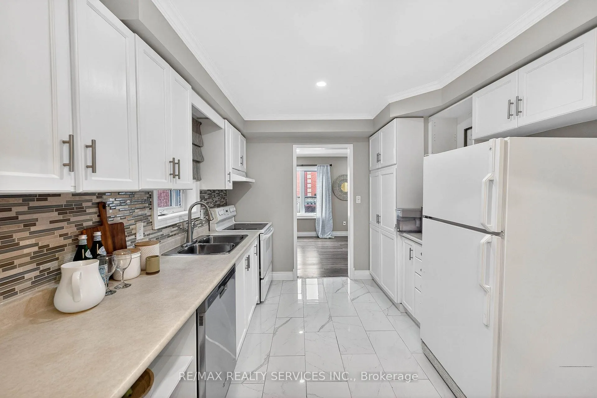 Photo 13 of 99 White Tail Crescent, Brampton, Fletcher's West — HOMEH