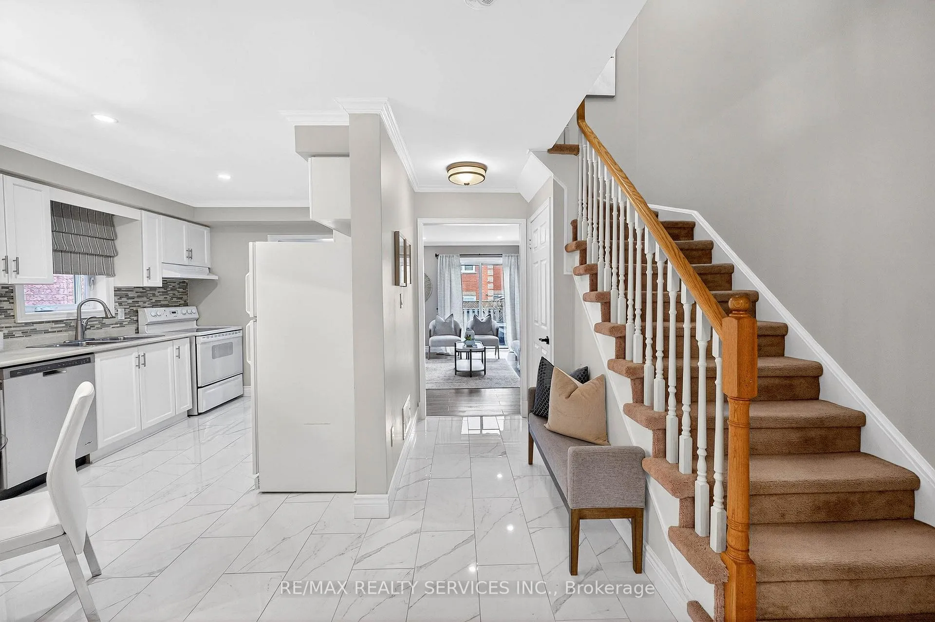 Photo 17 of 99 White Tail Crescent, Brampton, Fletcher's West — HOMEH