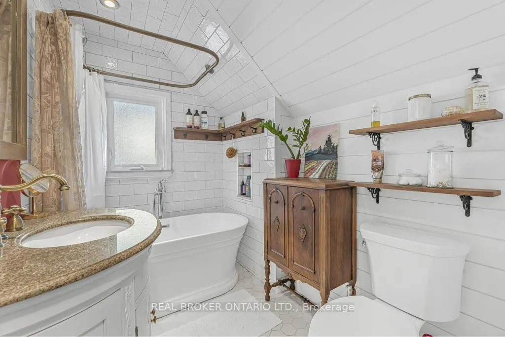Photo 31 of 24 Robinson Street S, Grimsby, Grimsby East — HOMEH