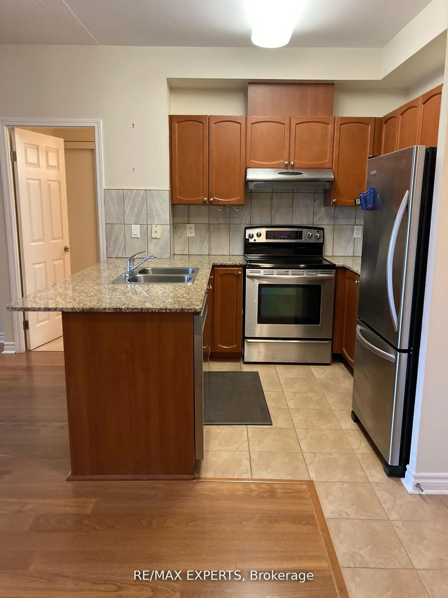 Photo 2 of Unit 207, 15450 Yonge Street S, Aurora, Aurora Heights — HOMEH