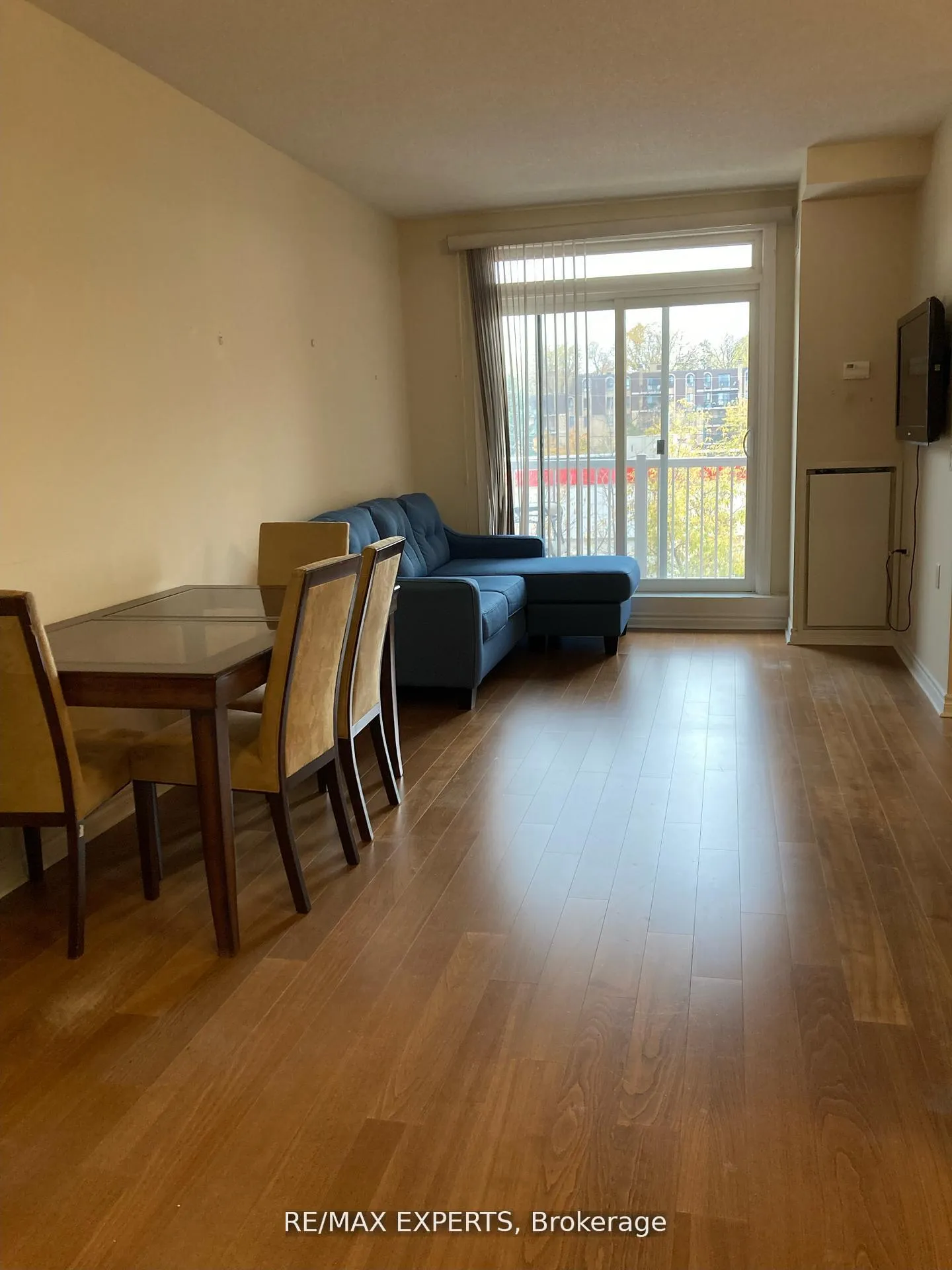 Photo 3 of Unit 207, 15450 Yonge Street S, Aurora, Aurora Heights — HOMEH
