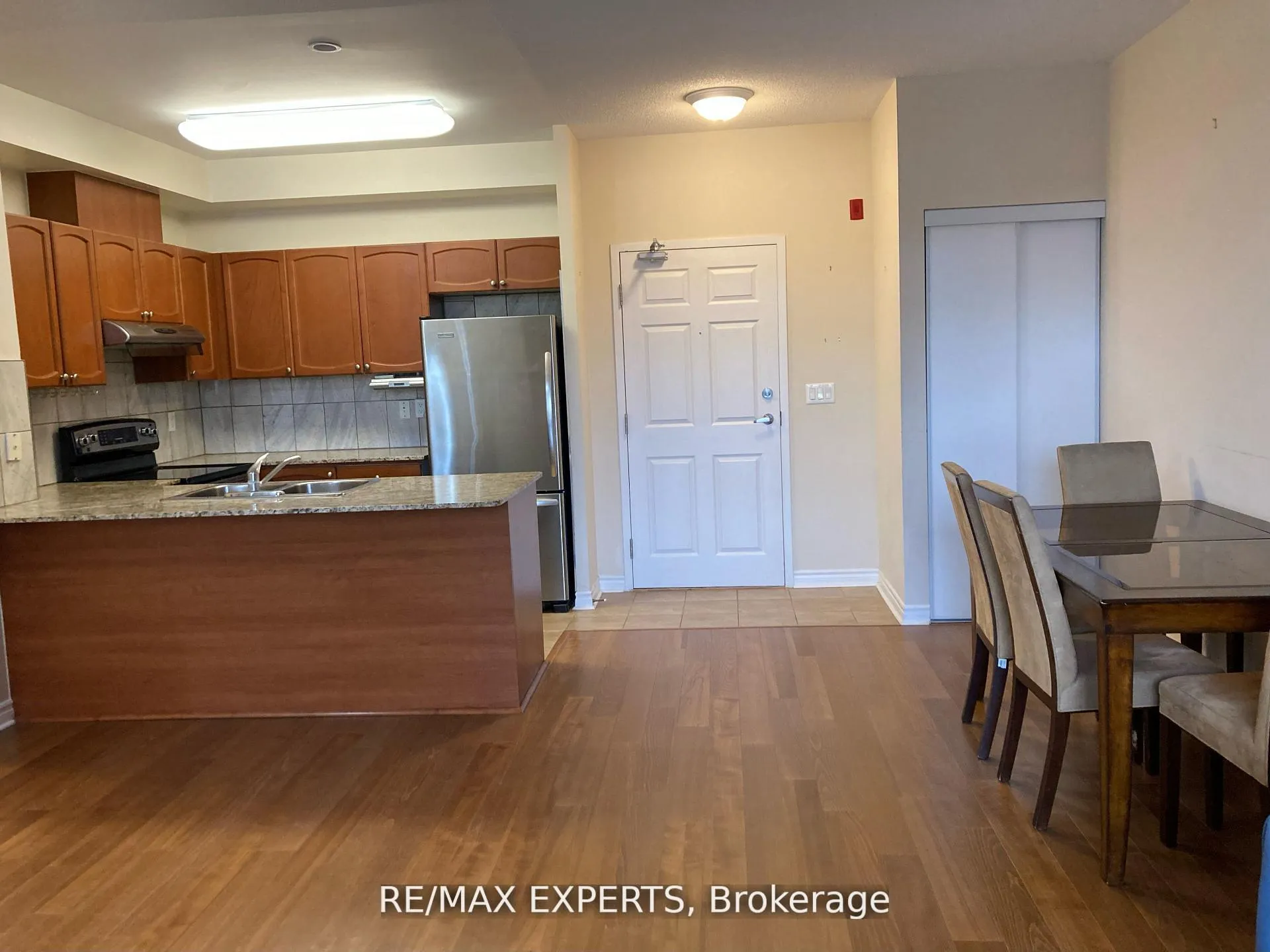 Photo 4 of Unit 207, 15450 Yonge Street S, Aurora, Aurora Heights — HOMEH