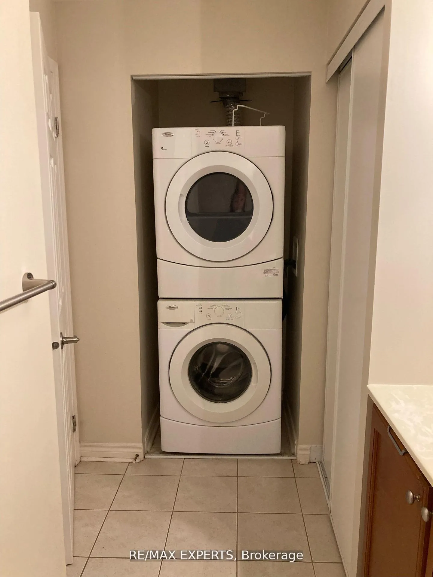 Photo 6 of Unit 207, 15450 Yonge Street S, Aurora, Aurora Heights — HOMEH