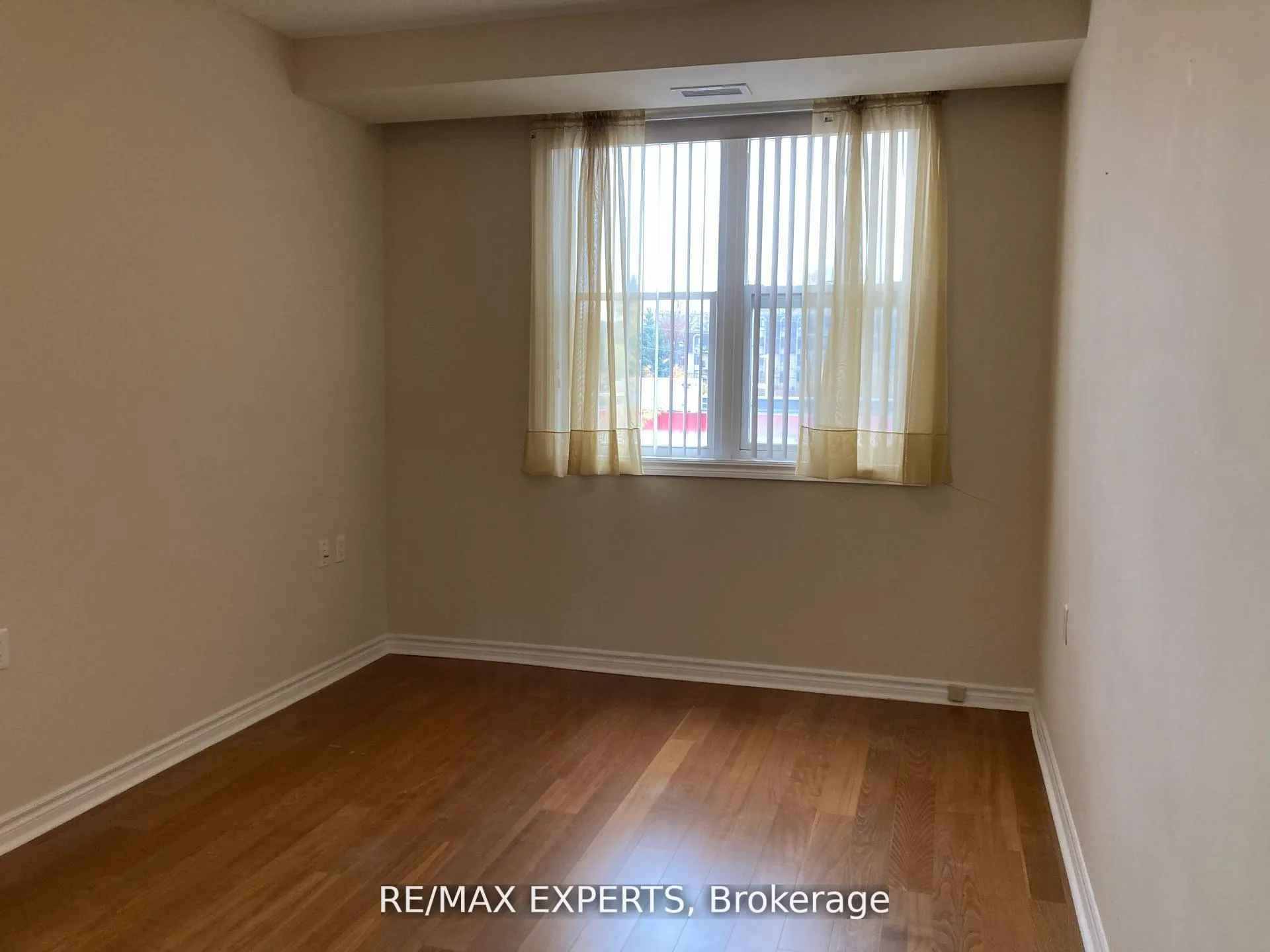 Photo 7 of Unit 207, 15450 Yonge Street S, Aurora, Aurora Heights — HOMEH