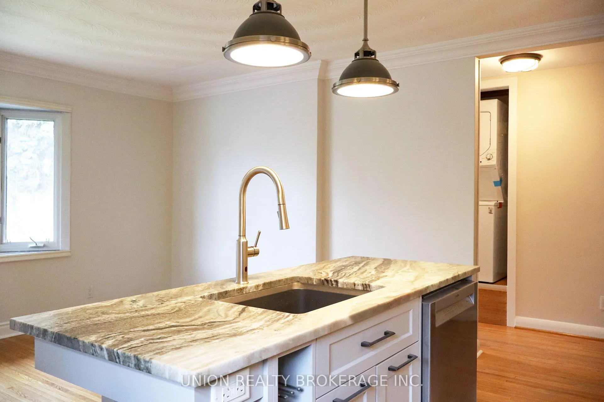 Photo 5 of Unit Main Floor, 23 Cedarview Drive, Scarborough, Centennial Scarborough — HOMEH