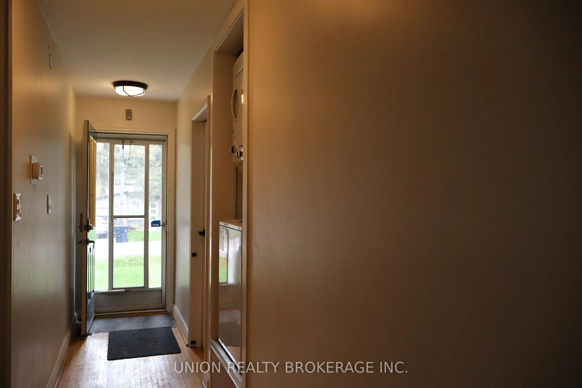 Photo 9 of Unit Main Floor, 23 Cedarview Drive, Scarborough, Centennial Scarborough — HOMEH