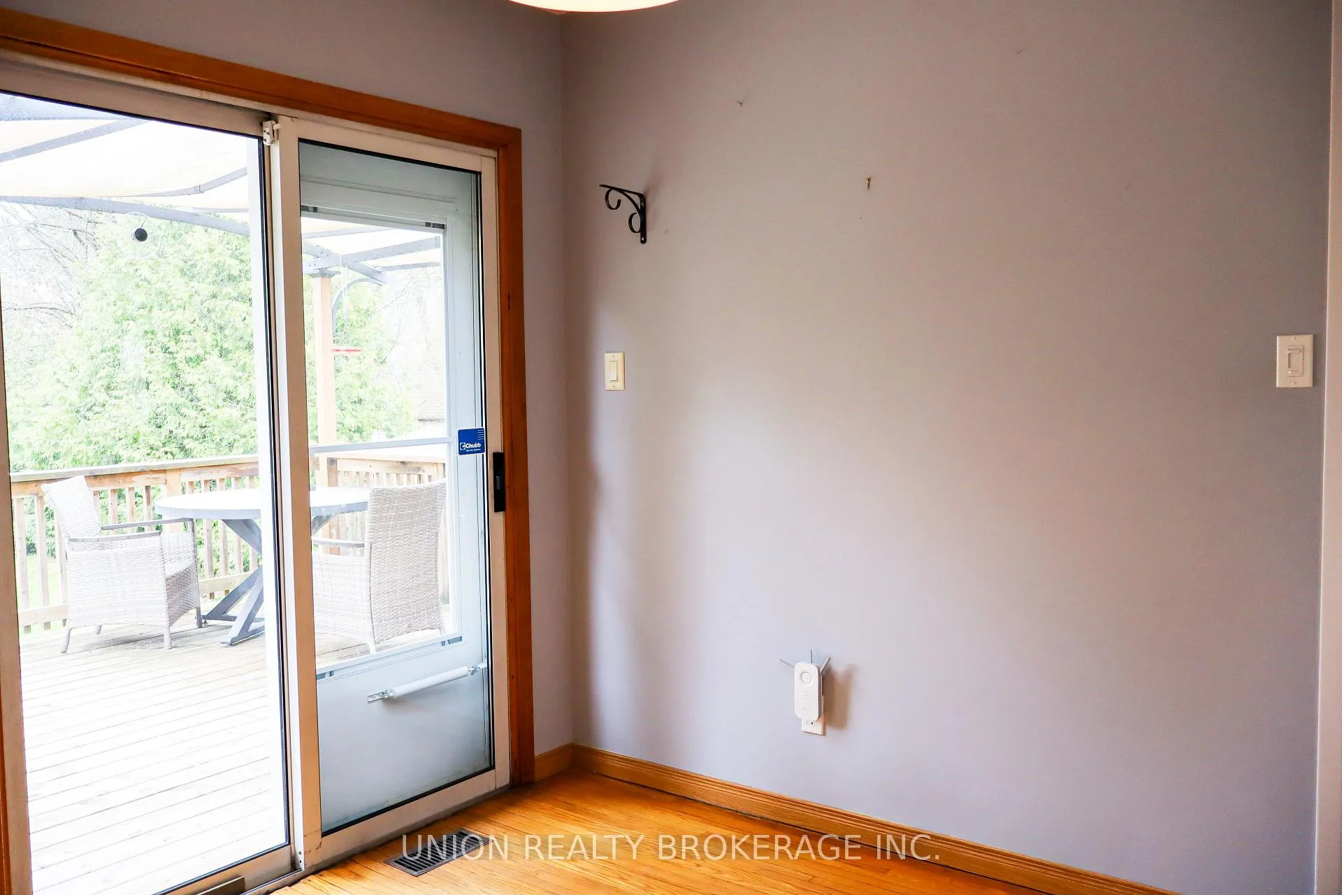 Photo 13 of Unit Main Floor, 23 Cedarview Drive, Scarborough, Centennial Scarborough — HOMEH