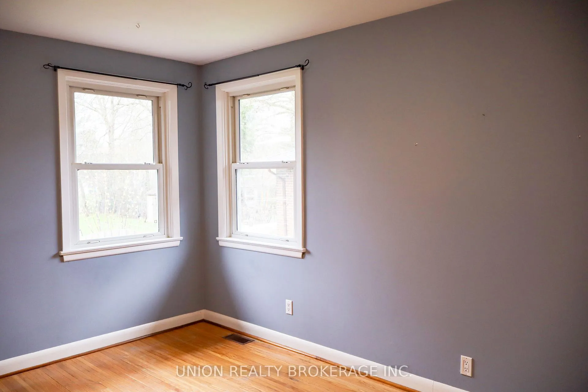 Photo 15 of Unit Main Floor, 23 Cedarview Drive, Scarborough, Centennial Scarborough — HOMEH