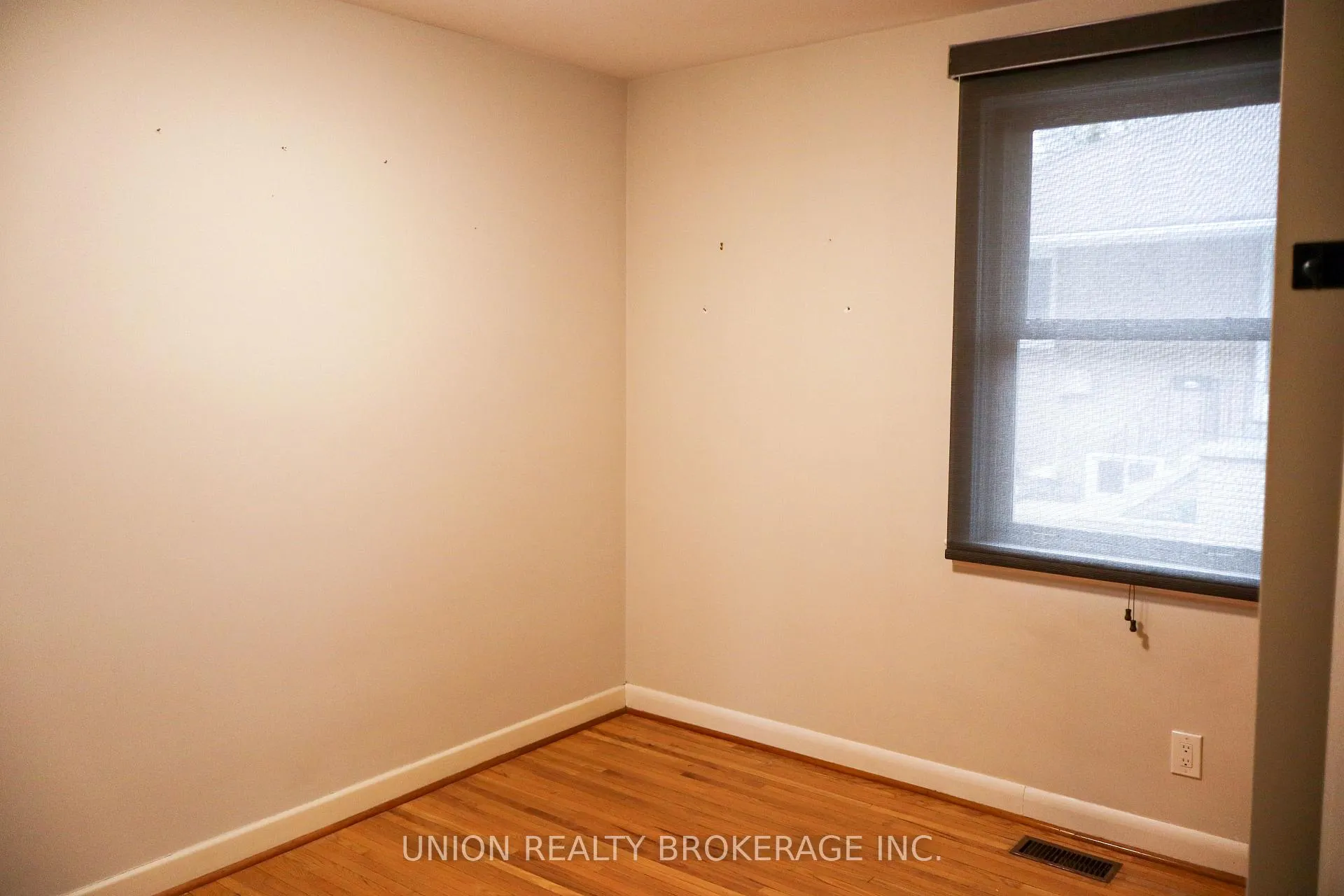 Photo 18 of Unit Main Floor, 23 Cedarview Drive, Scarborough, Centennial Scarborough — HOMEH
