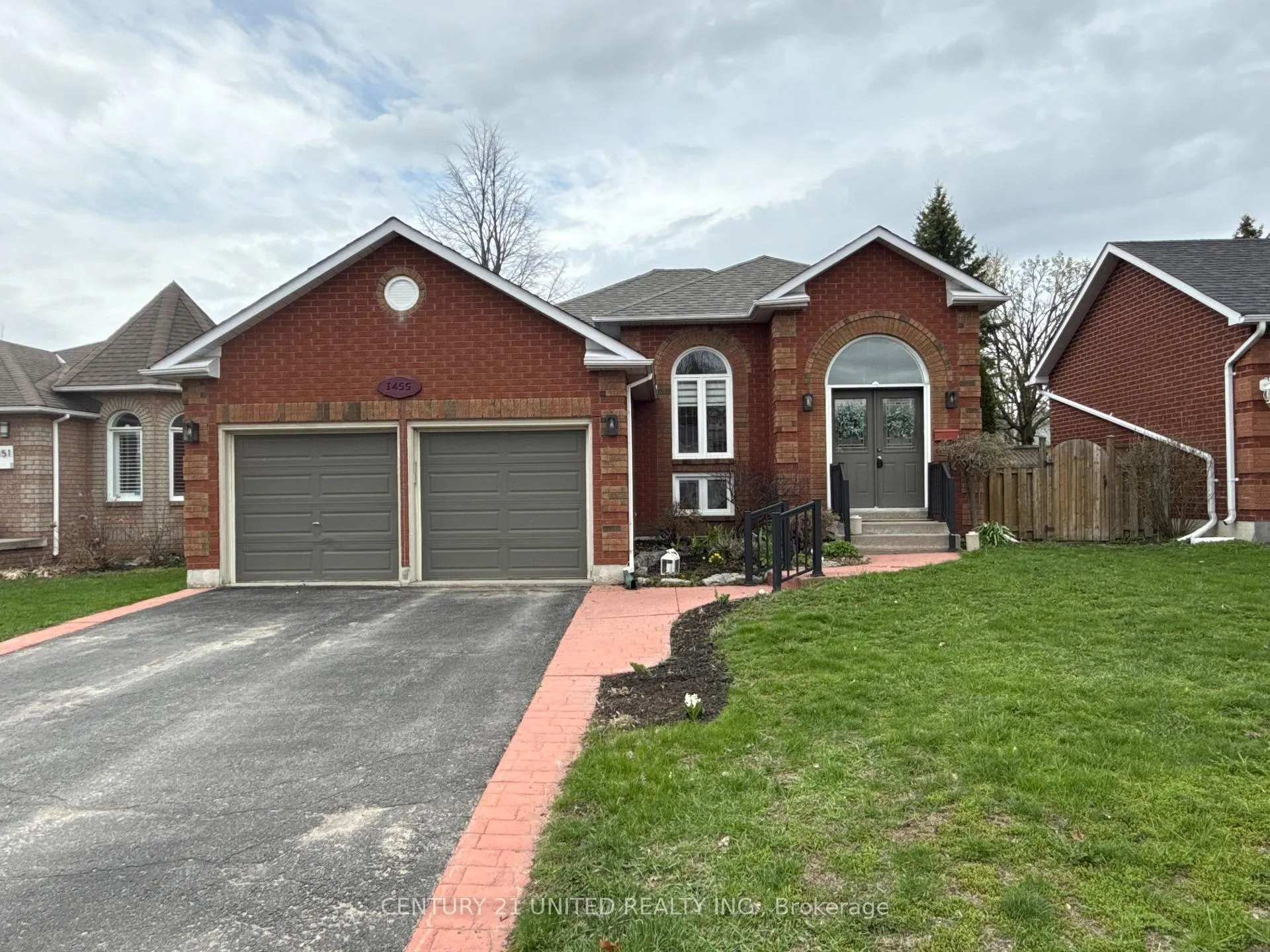 Photo 1 of 1455 Glenforest Crescent, Peterborough, Monaghan Ward 2 — HOMEH