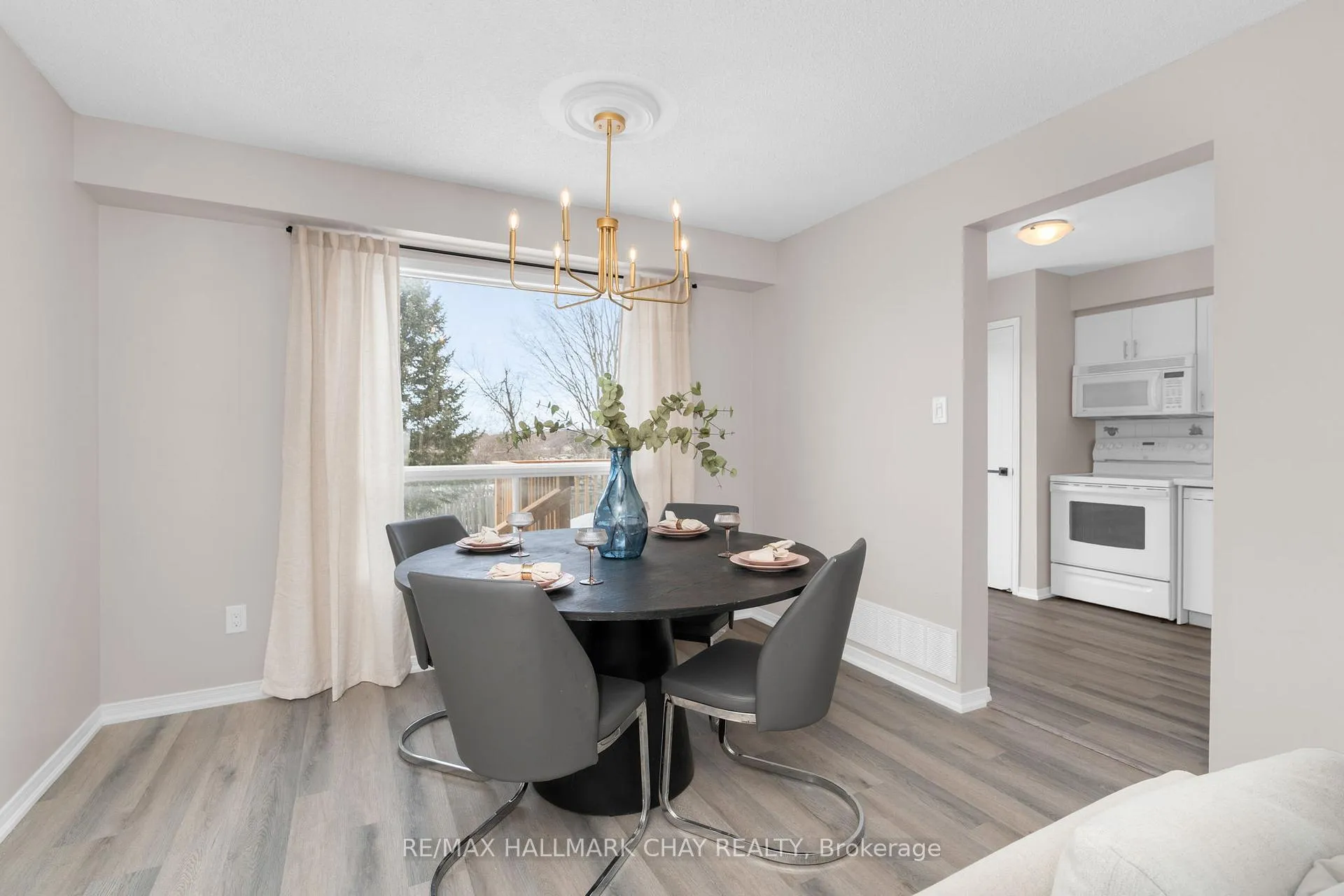 Photo 6 of 25 Garden Drive, Barrie, Allandale Heights — HOMEH