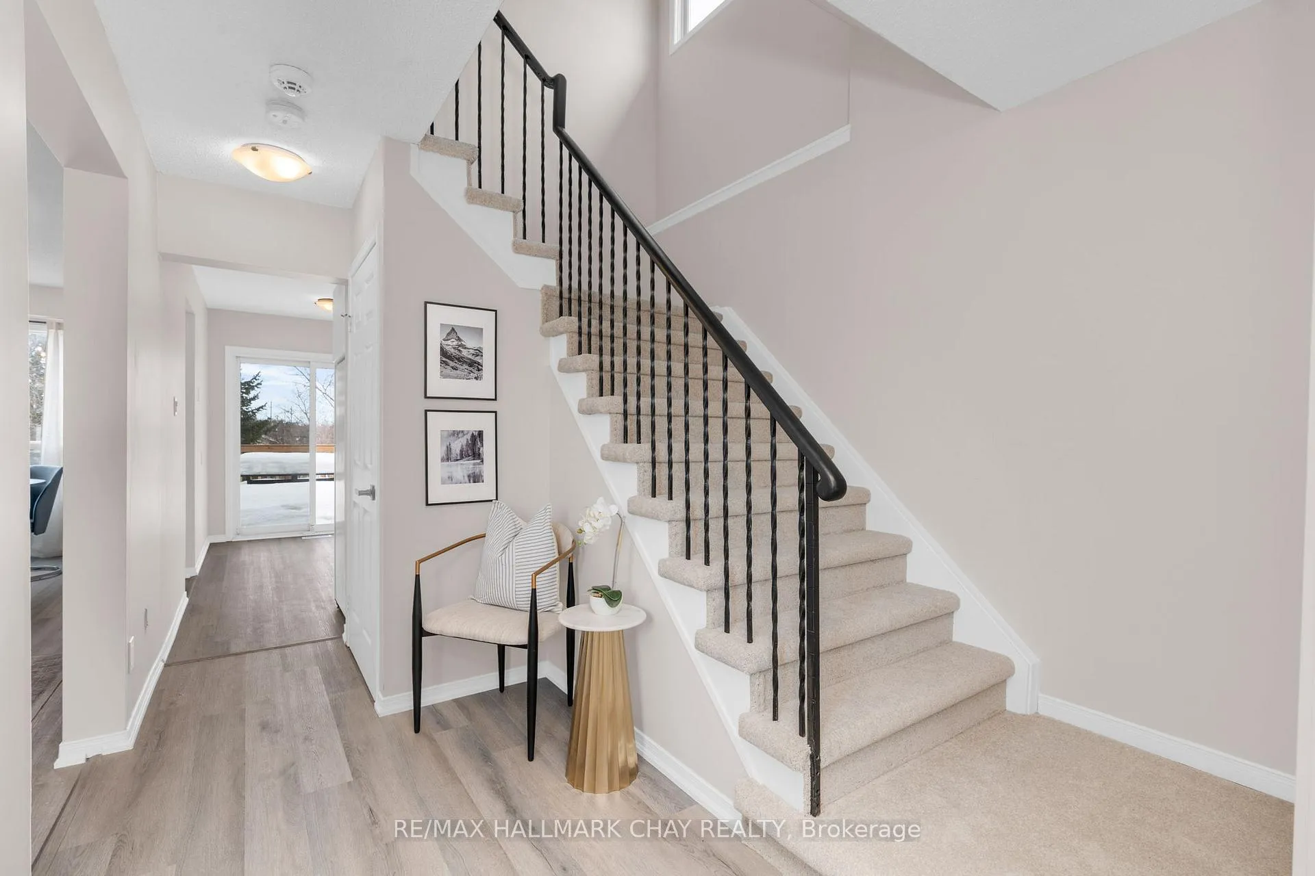 Photo 9 of 25 Garden Drive, Barrie, Allandale Heights — HOMEH