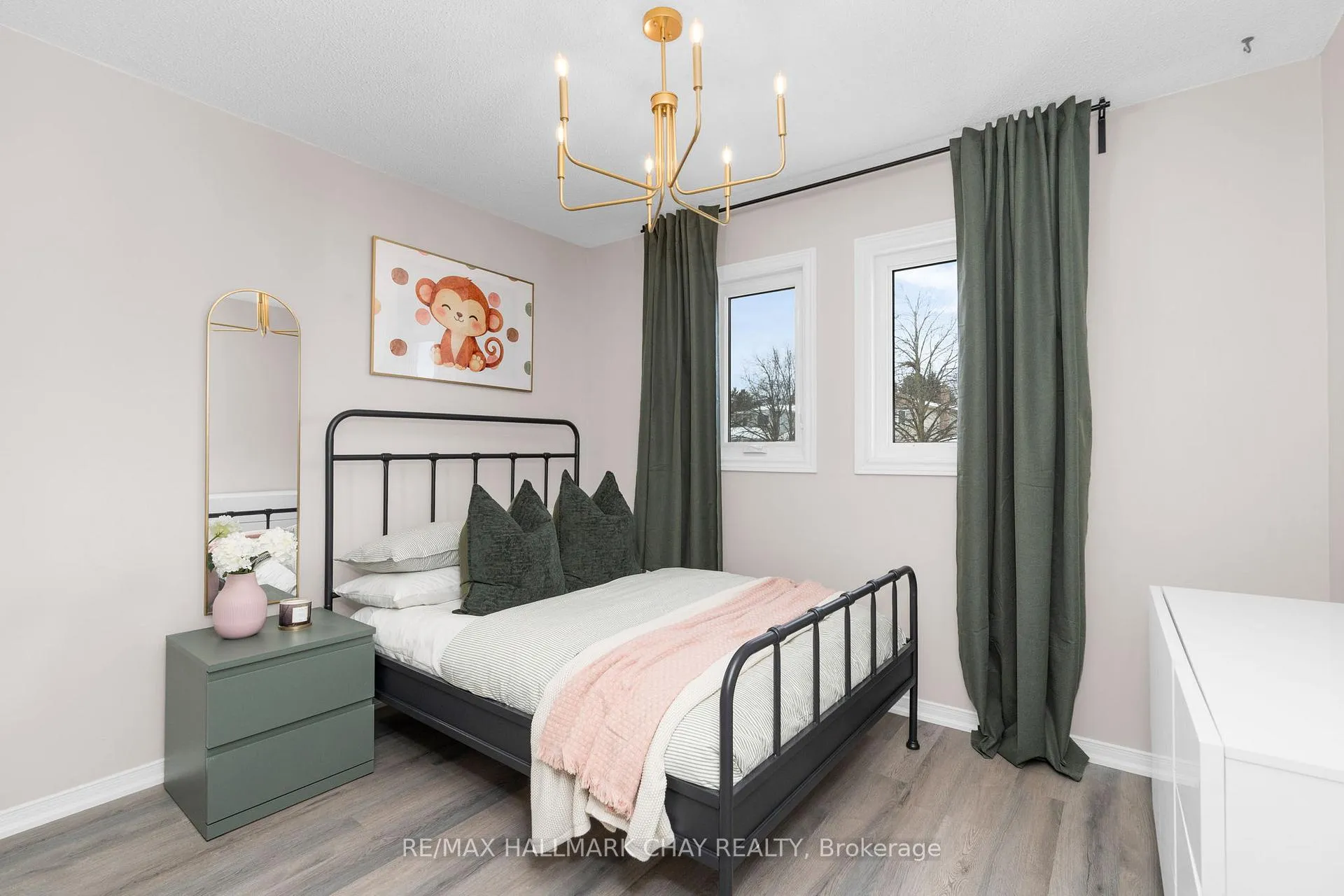 Photo 11 of 25 Garden Drive, Barrie, Allandale Heights — HOMEH