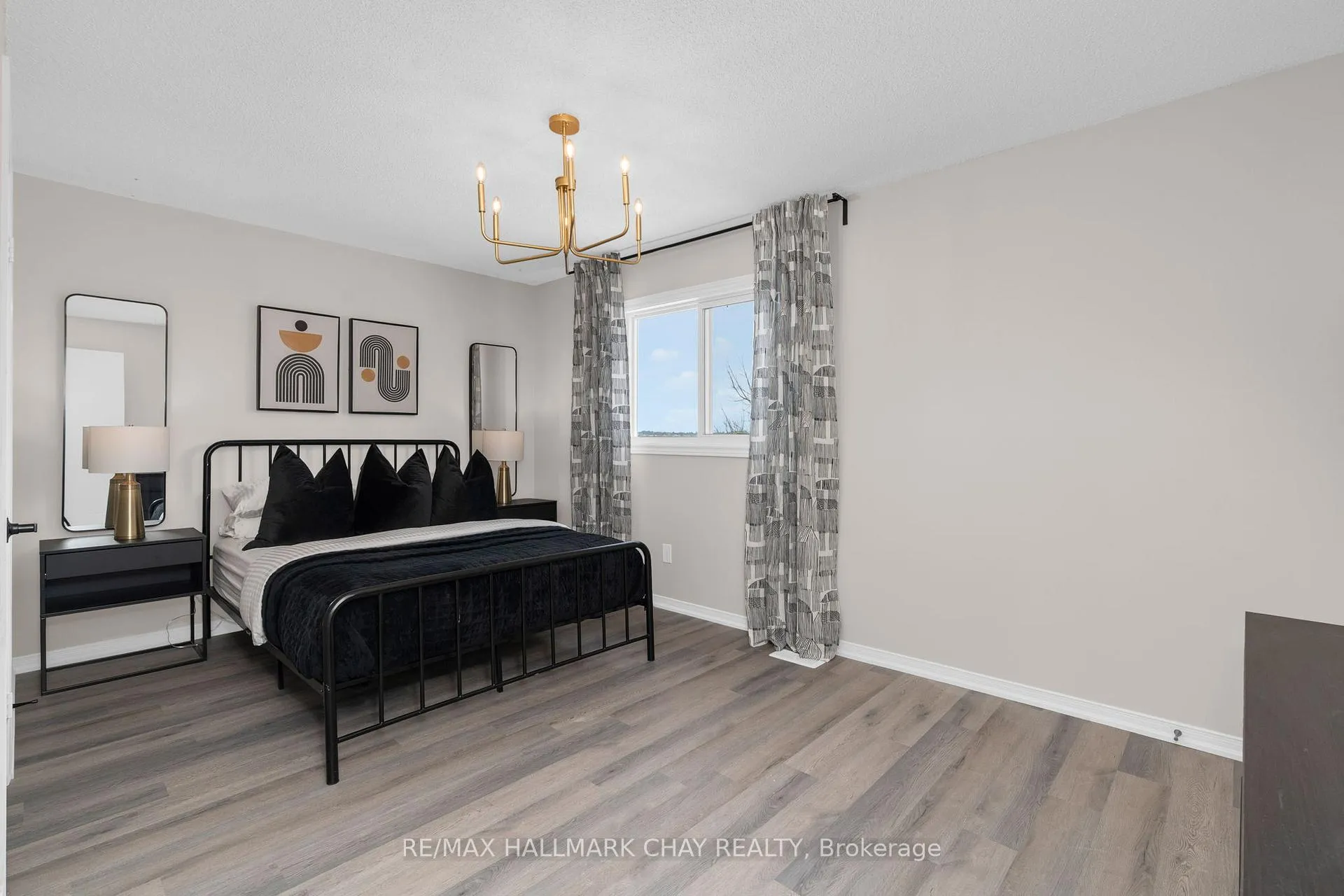 Photo 14 of 25 Garden Drive, Barrie, Allandale Heights — HOMEH
