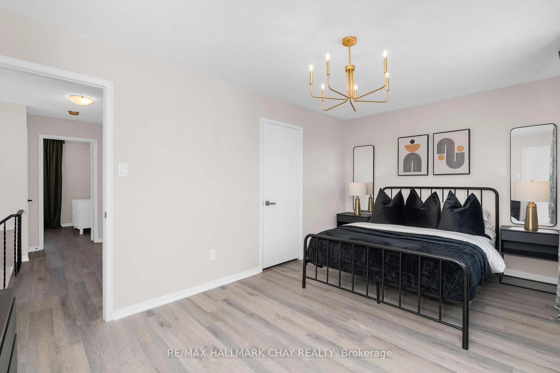 Photo 15 of 25 Garden Drive, Barrie, Allandale Heights — HOMEH