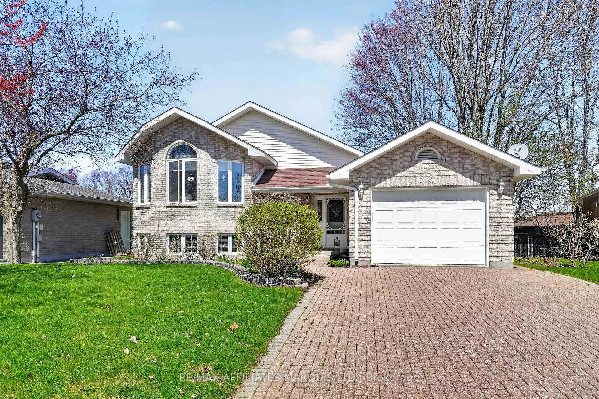 Photo 2 of 576 Joanne Crescent, Cornwall, Cornwall — HOMEH