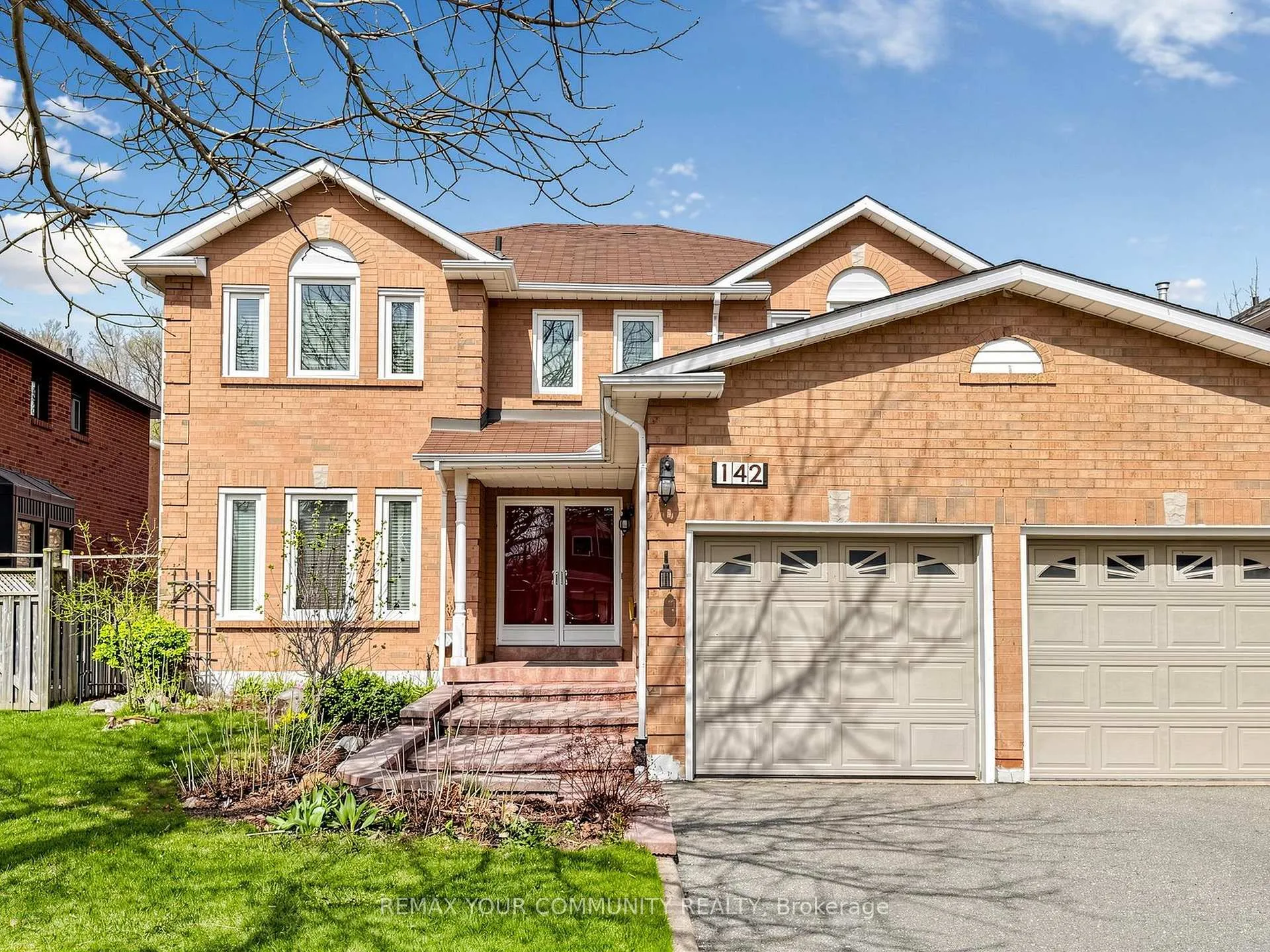 Photo 3 of 142 Waterside Crescent, Vaughan, Maple — HOMEH