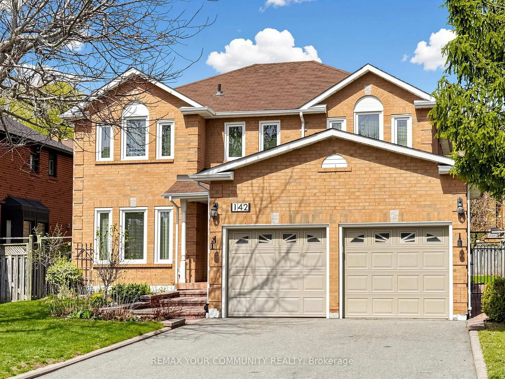 Photo 4 of 142 Waterside Crescent, Vaughan, Maple — HOMEH