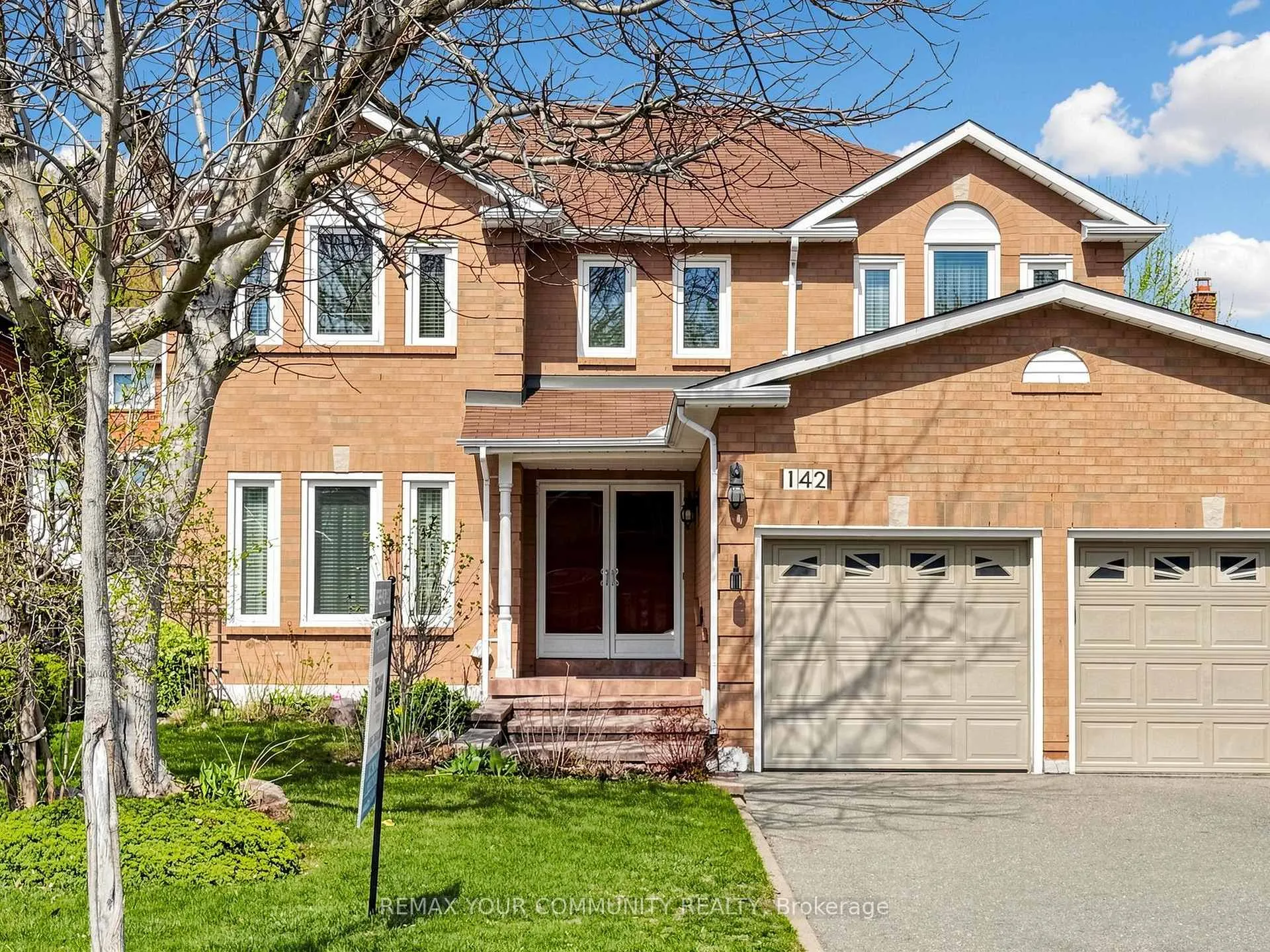 Photo 5 of 142 Waterside Crescent, Vaughan, Maple — HOMEH