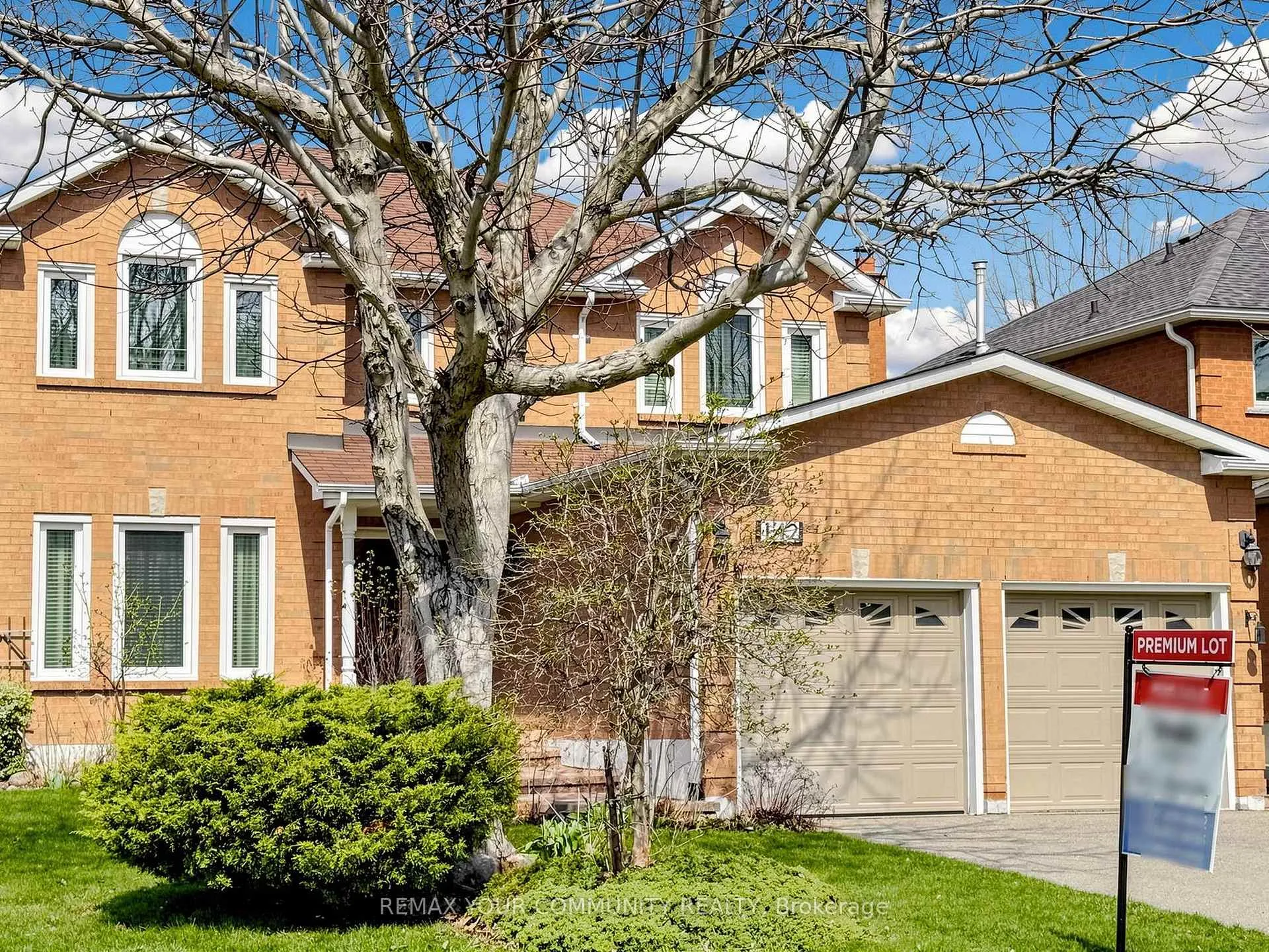 Photo 7 of 142 Waterside Crescent, Vaughan, Maple — HOMEH