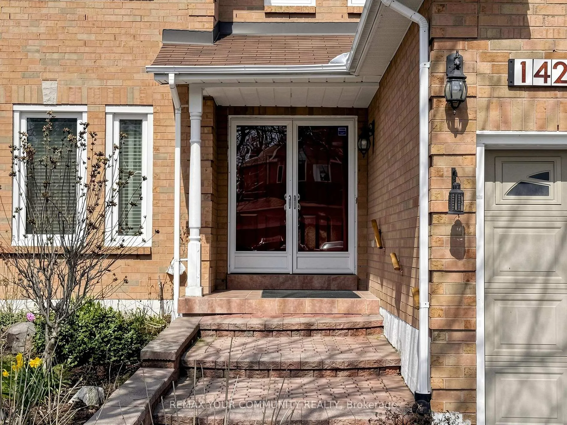 Photo 8 of 142 Waterside Crescent, Vaughan, Maple — HOMEH