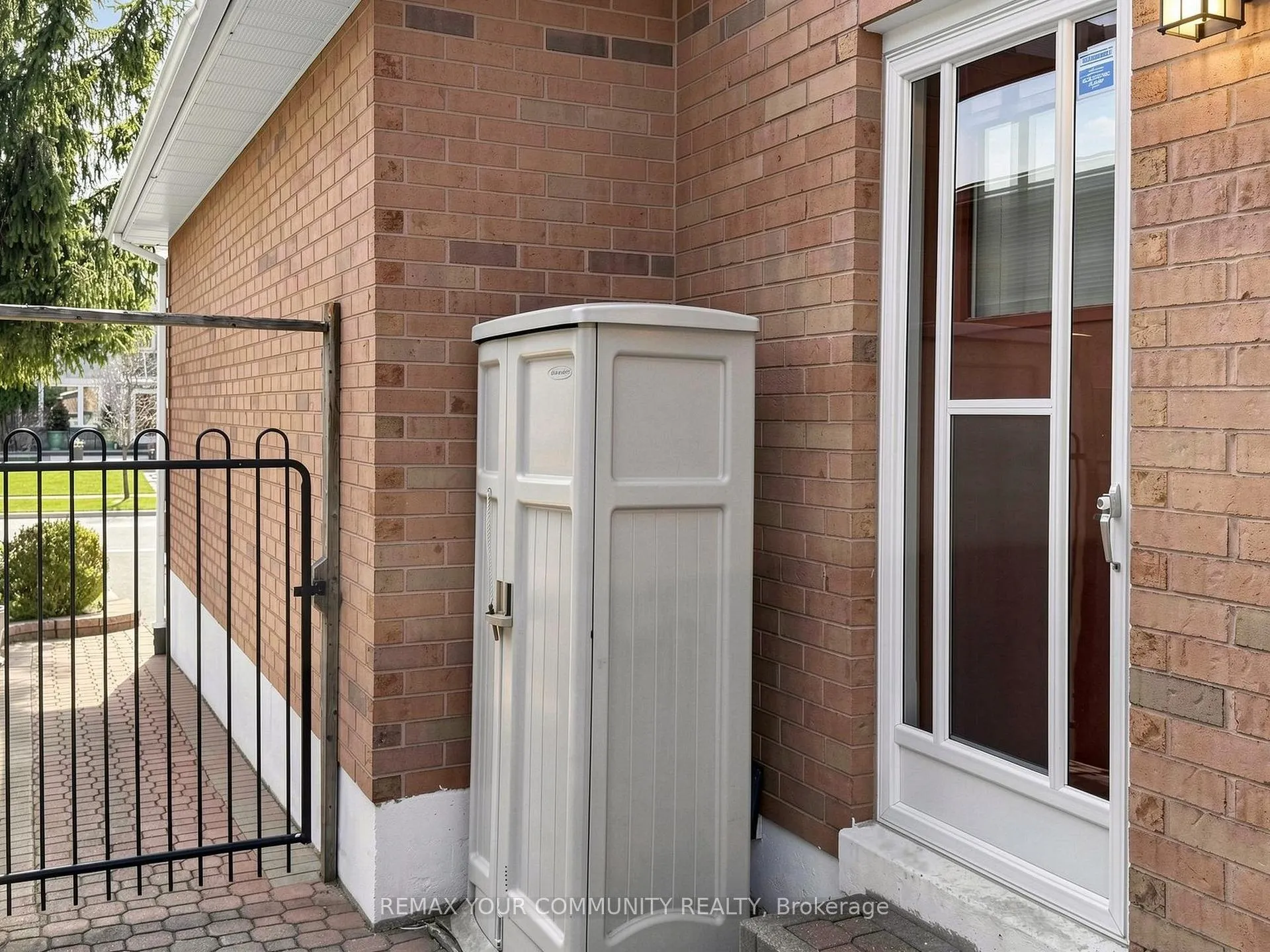 Photo 13 of 142 Waterside Crescent, Vaughan, Maple — HOMEH