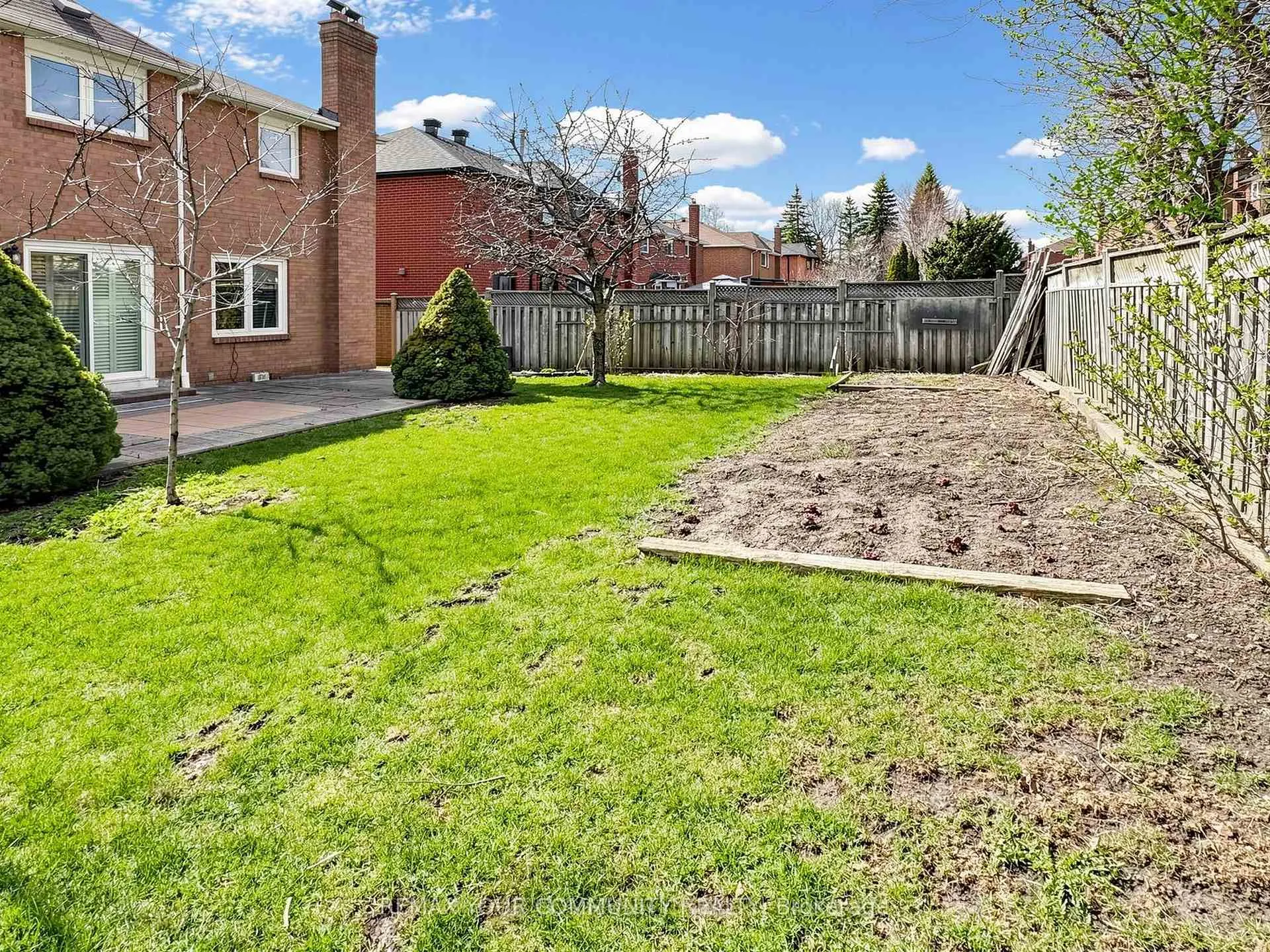 Photo 17 of 142 Waterside Crescent, Vaughan, Maple — HOMEH
