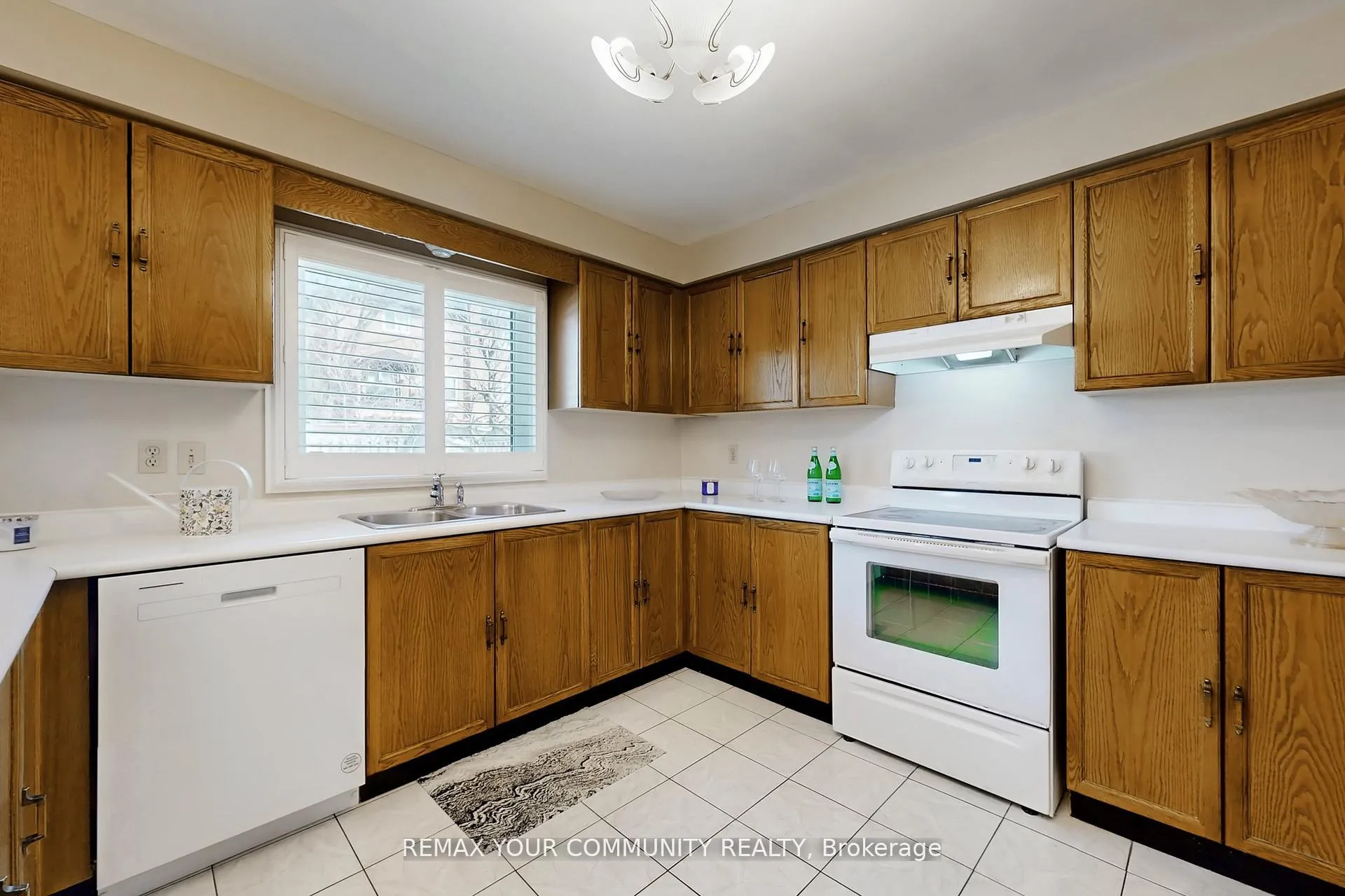 Photo 26 of 142 Waterside Crescent, Vaughan, Maple — HOMEH