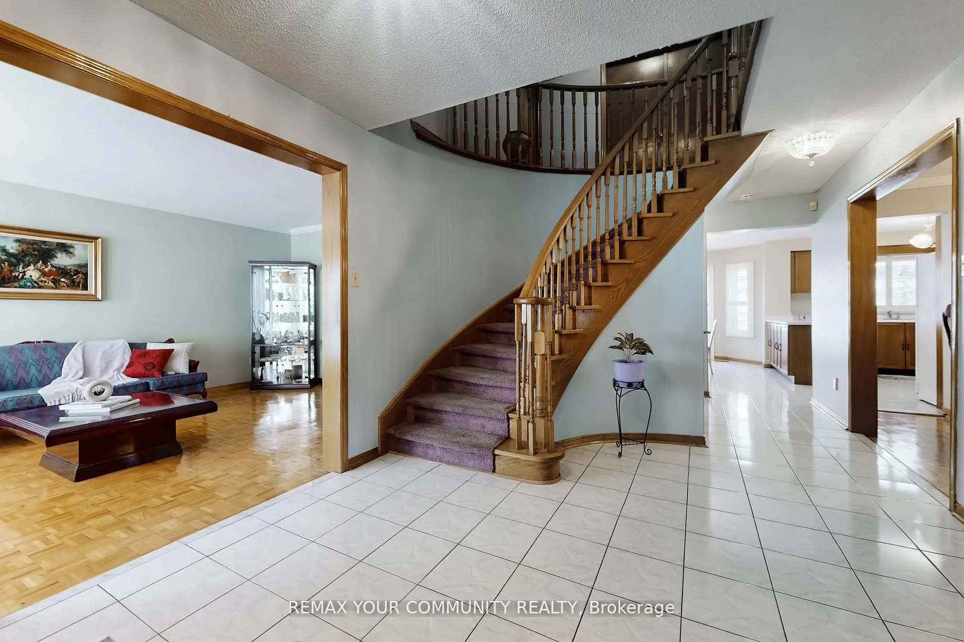 Photo 34 of 142 Waterside Crescent, Vaughan, Maple — HOMEH