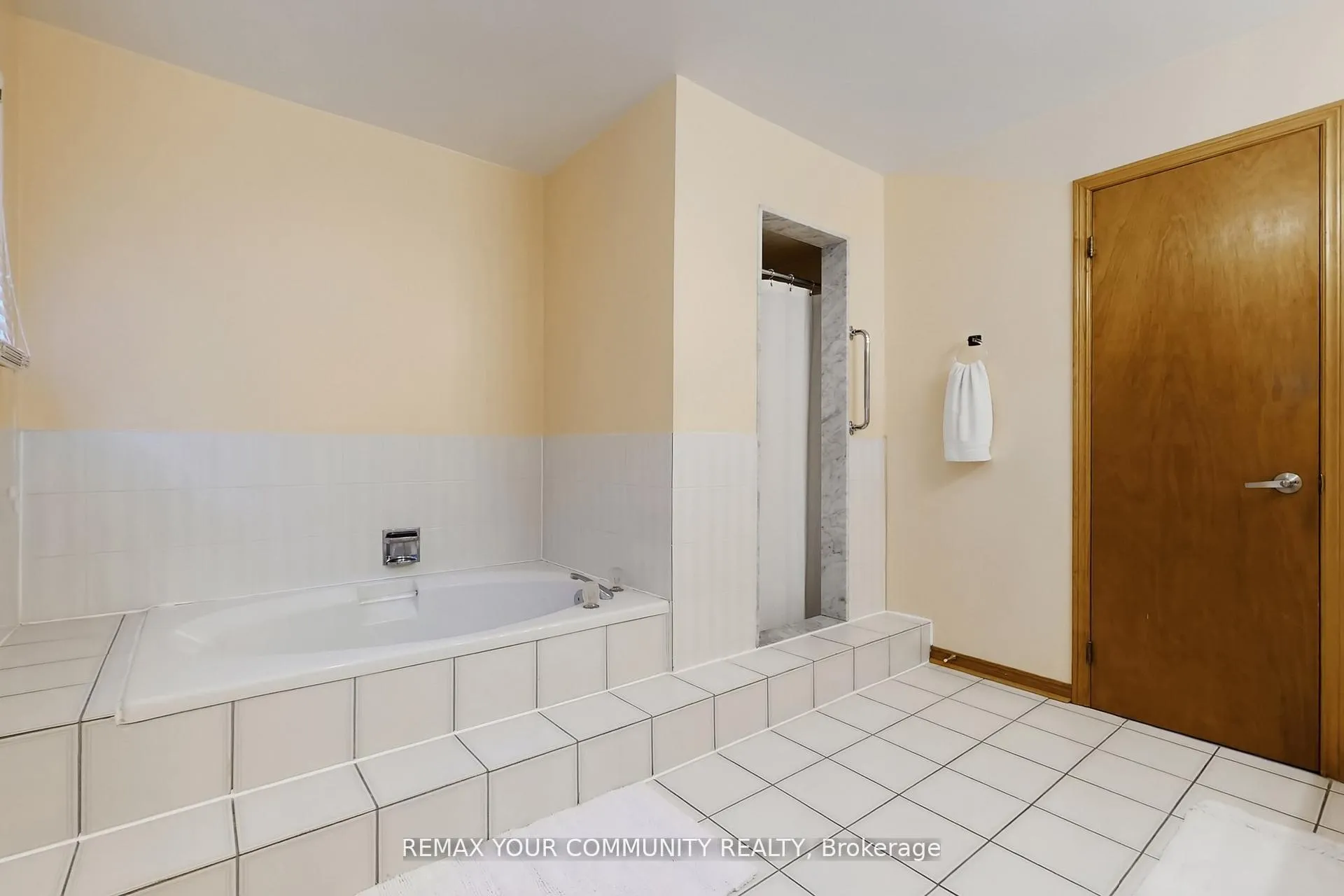 Photo 39 of 142 Waterside Crescent, Vaughan, Maple — HOMEH