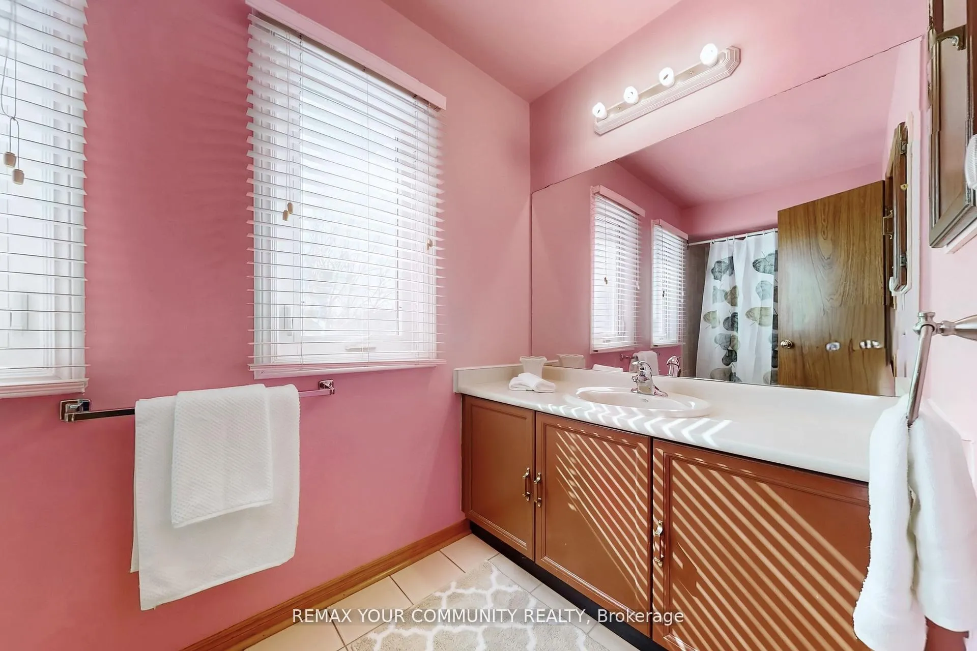 Photo 43 of 142 Waterside Crescent, Vaughan, Maple — HOMEH