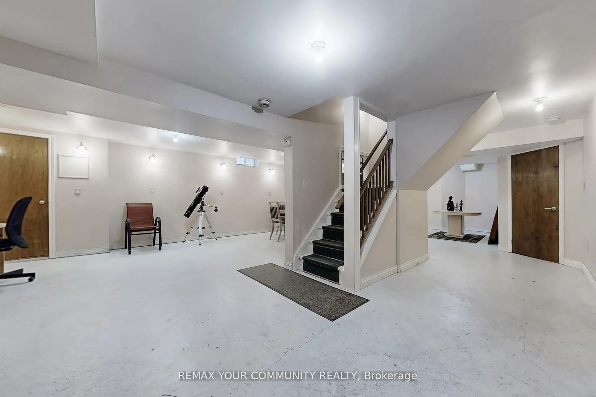 Photo 44 of 142 Waterside Crescent, Vaughan, Maple — HOMEH