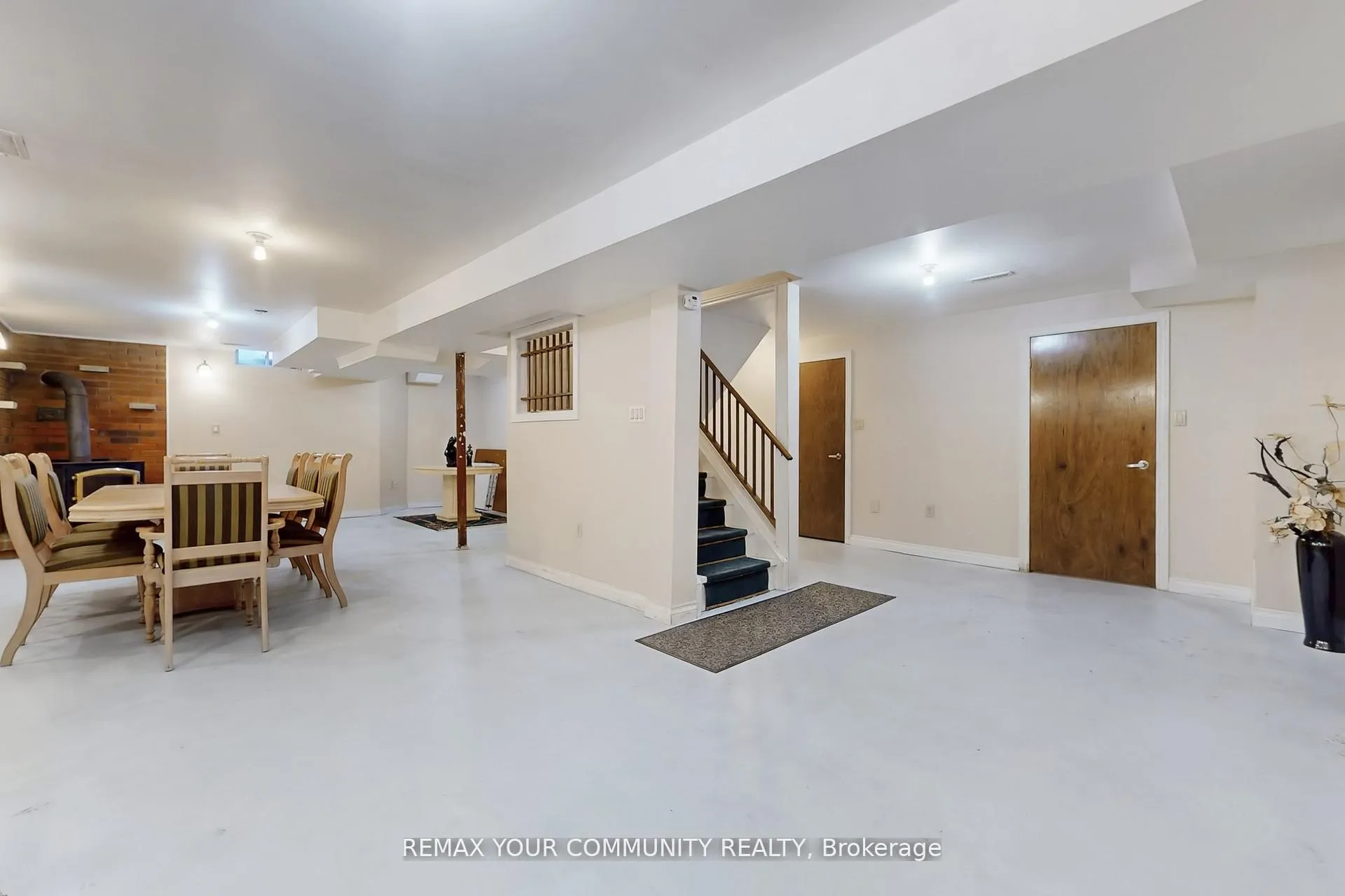 Photo 45 of 142 Waterside Crescent, Vaughan, Maple — HOMEH