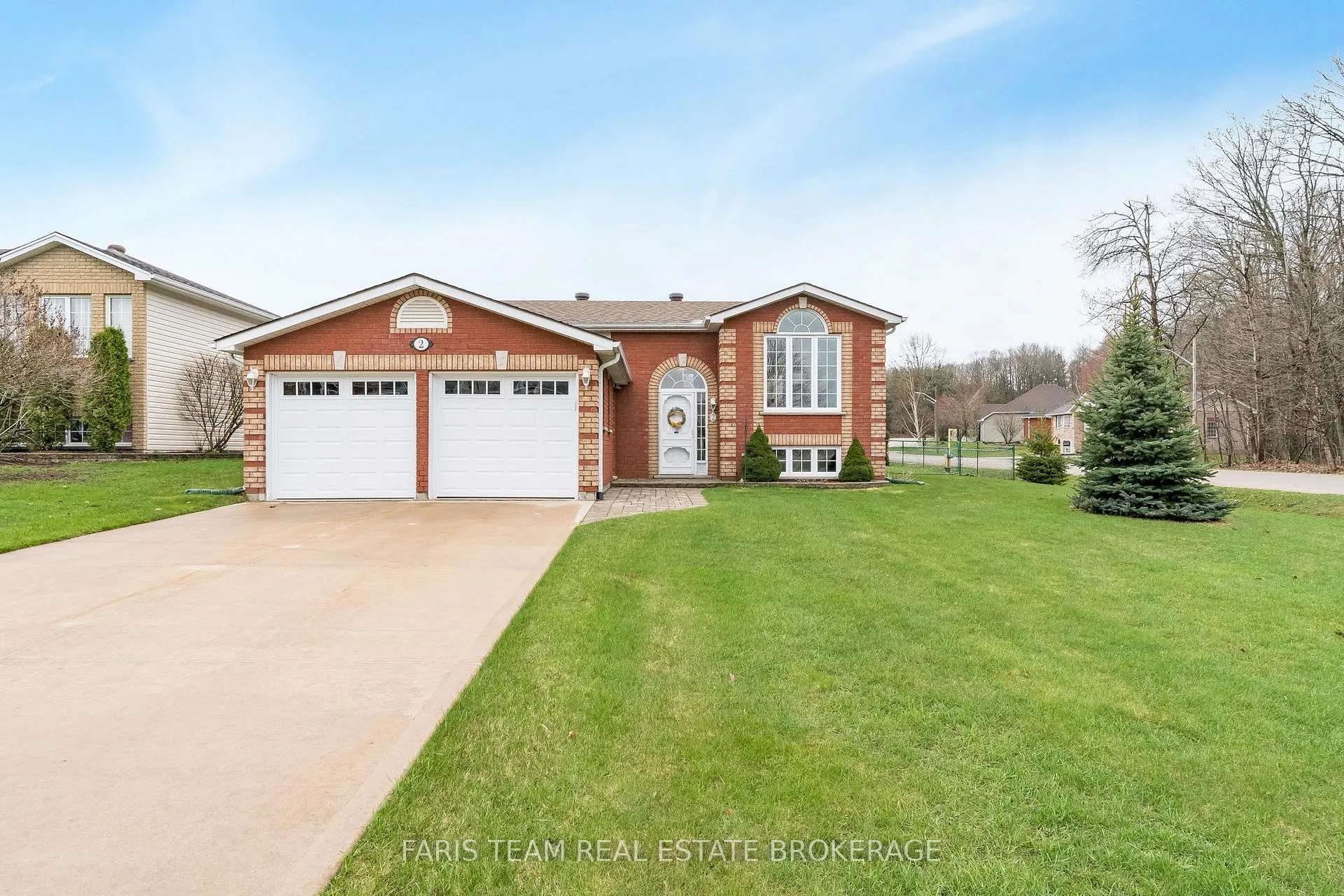 Photo 3 of 2 Sheffcote Street, Penetanguishene — HOMEH