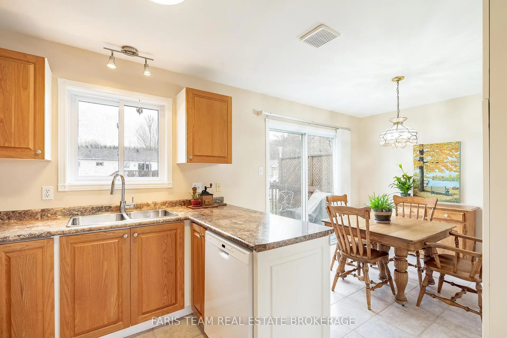 Photo 10 of 2 Sheffcote Street, Penetanguishene — HOMEH