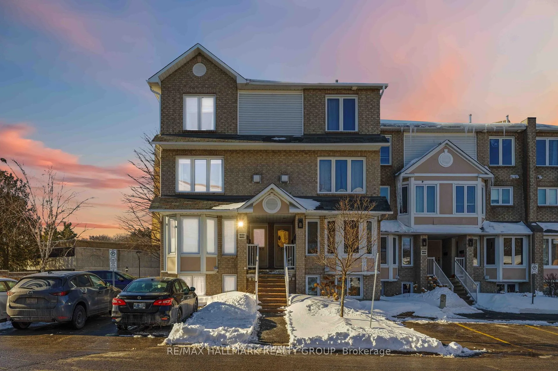 Photo 2 of 1660 Locksley Lane, Ottawa, Beaconwood — HOMEH