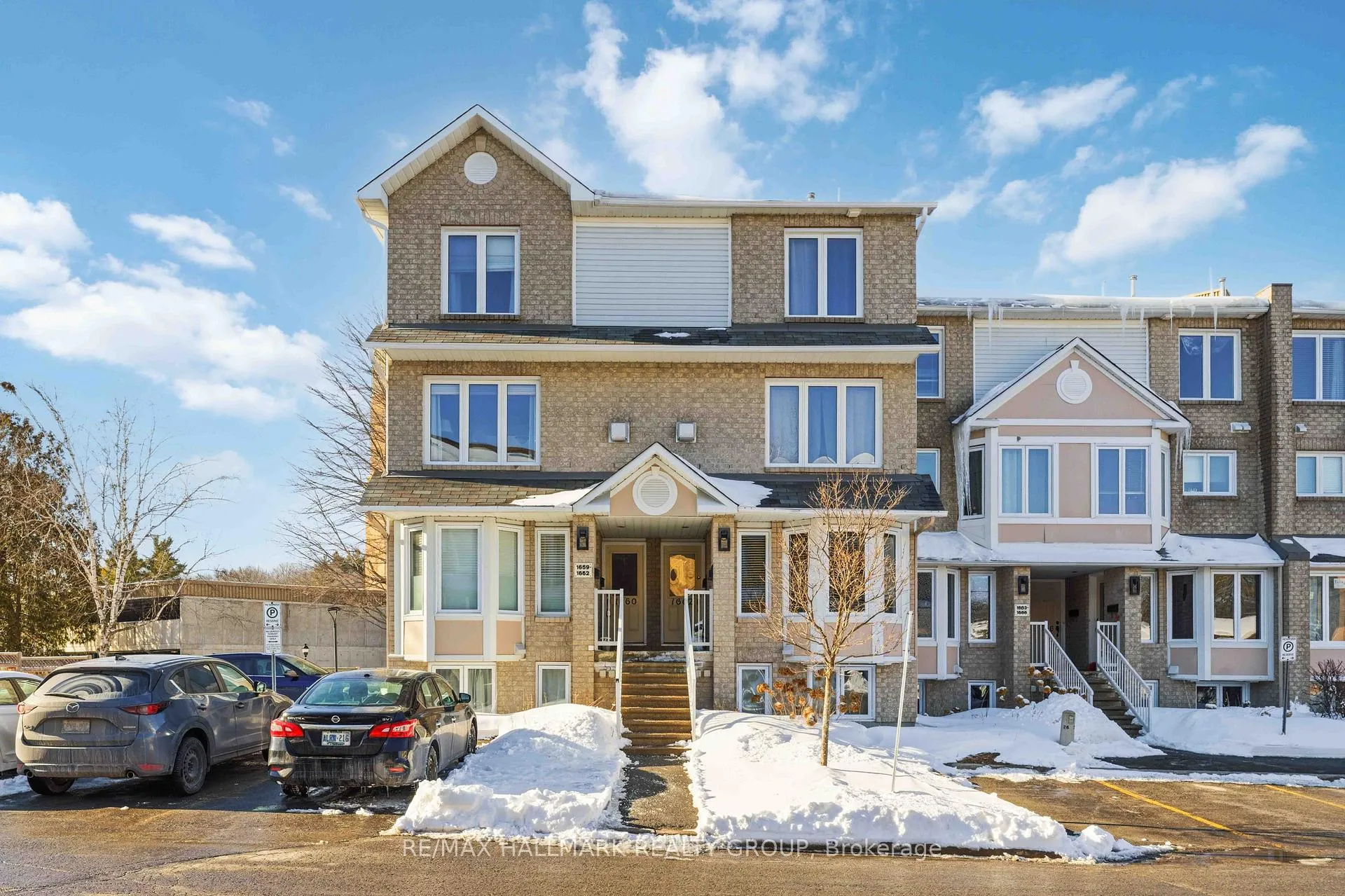 Photo 3 of 1660 Locksley Lane, Ottawa, Beaconwood — HOMEH