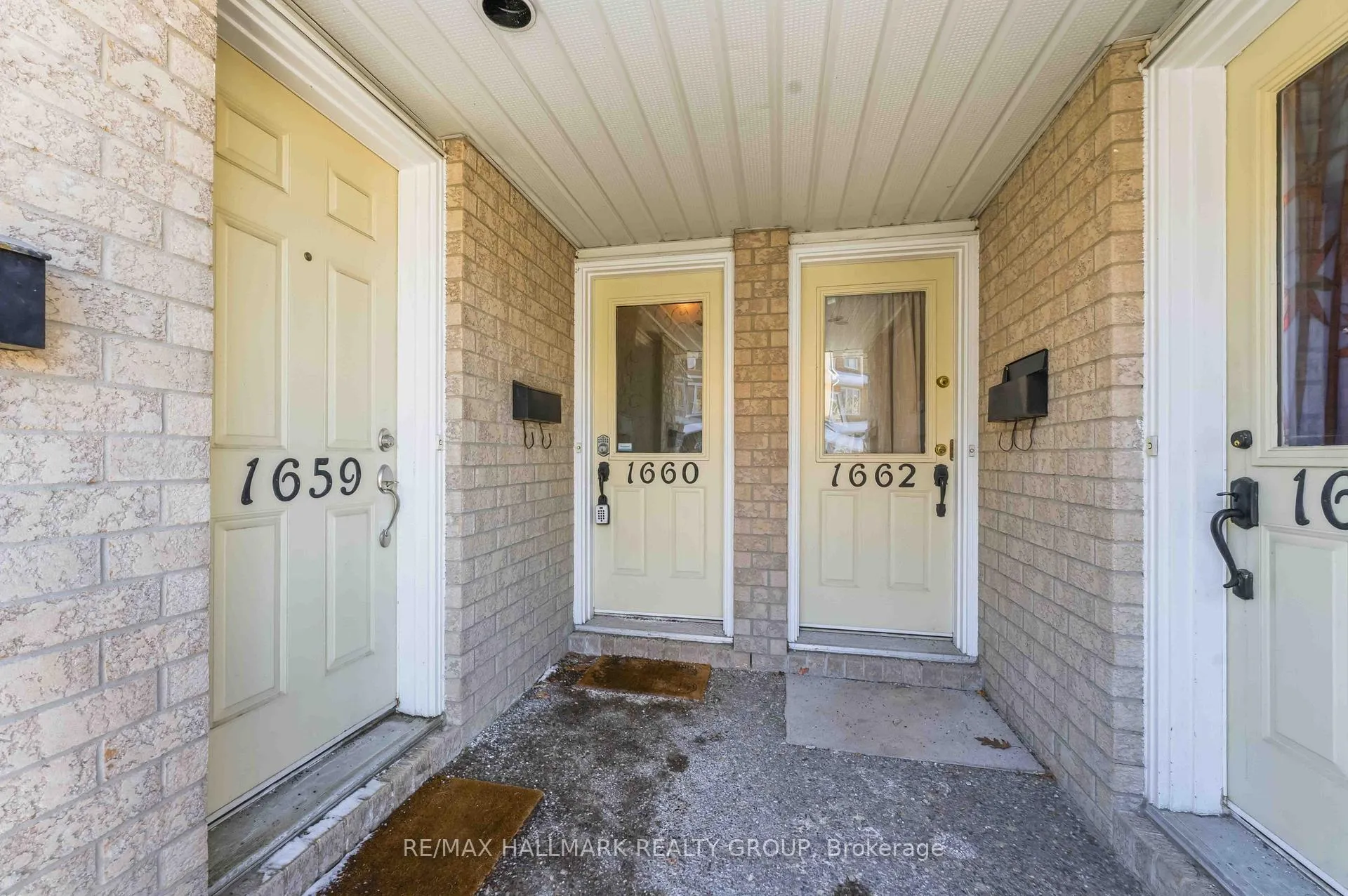 Photo 4 of 1660 Locksley Lane, Ottawa, Beaconwood — HOMEH