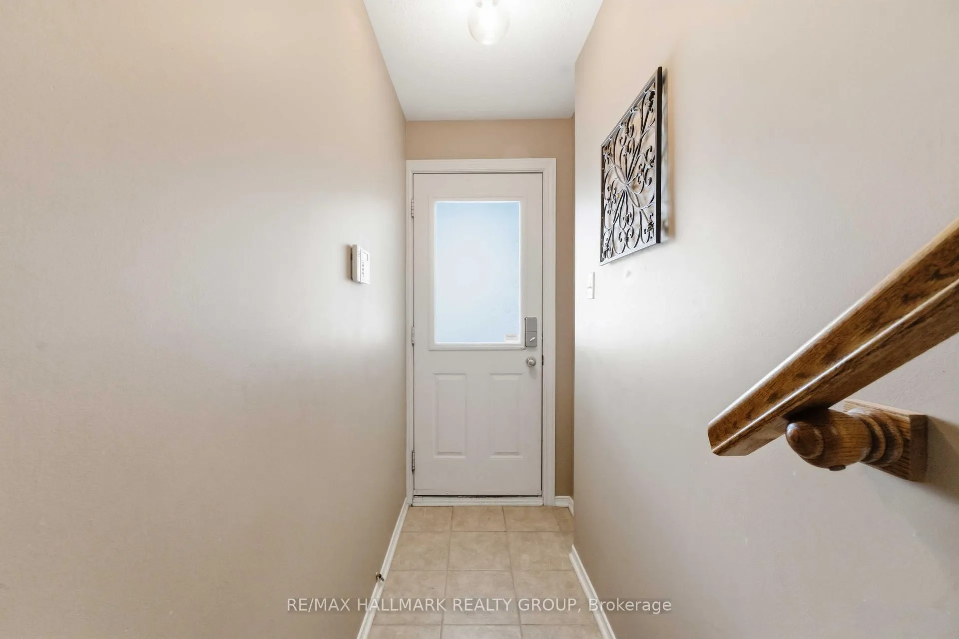 Photo 5 of 1660 Locksley Lane, Ottawa, Beaconwood — HOMEH