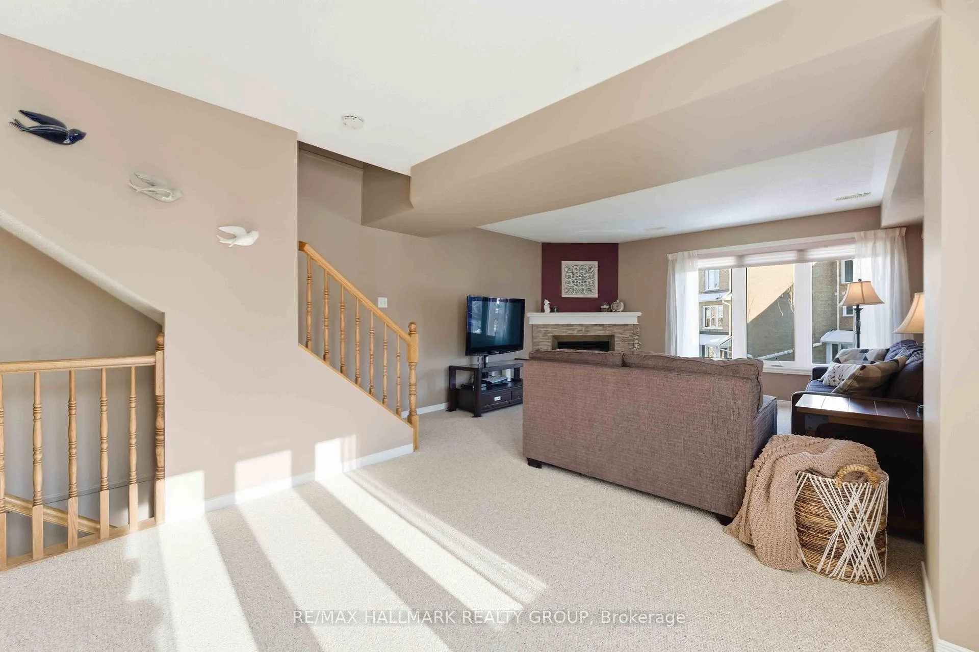 Photo 7 of 1660 Locksley Lane, Ottawa, Beaconwood — HOMEH