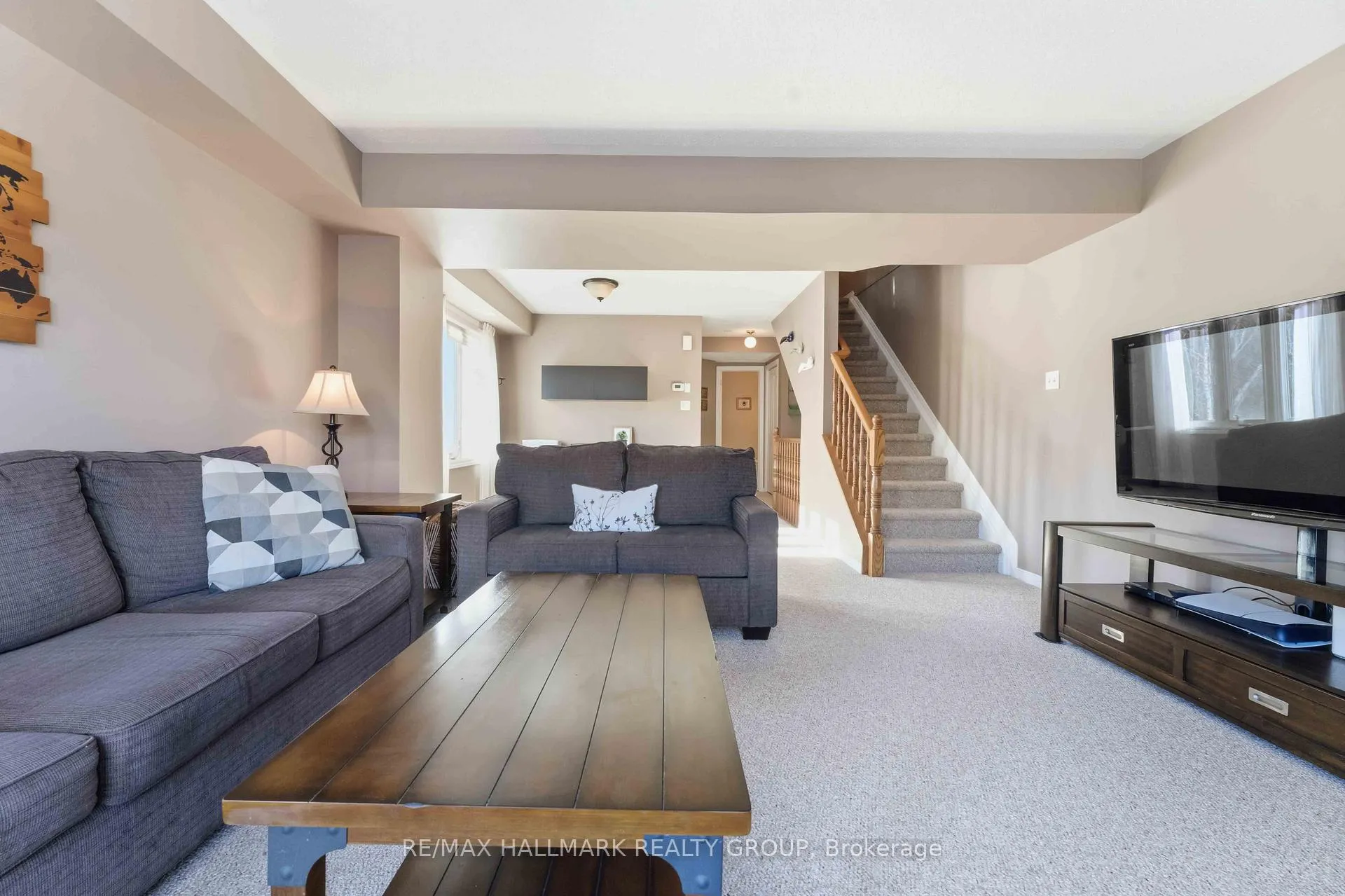 Photo 13 of 1660 Locksley Lane, Ottawa, Beaconwood — HOMEH