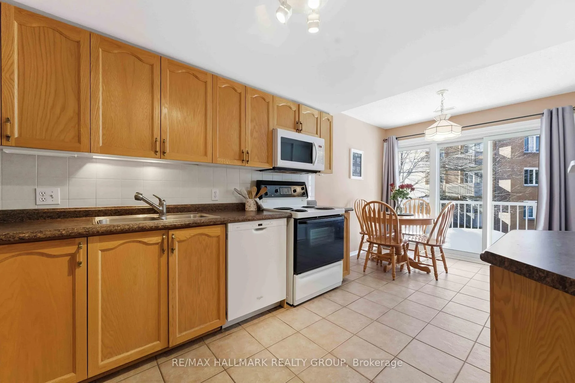 Photo 19 of 1660 Locksley Lane, Ottawa, Beaconwood — HOMEH