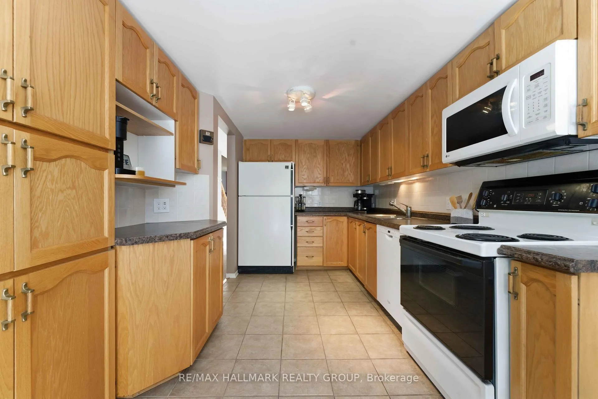 Photo 22 of 1660 Locksley Lane, Ottawa, Beaconwood — HOMEH