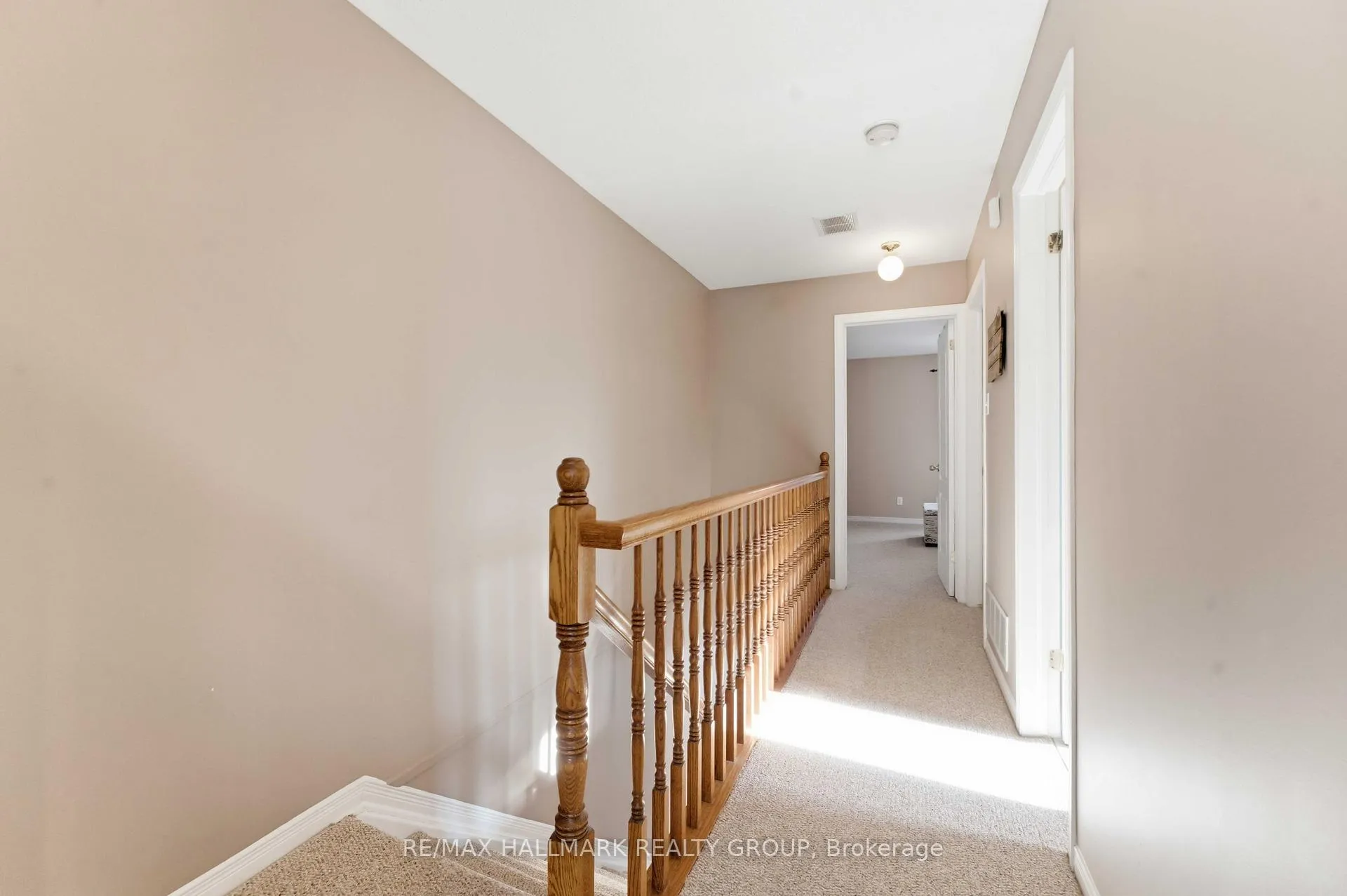 Photo 26 of 1660 Locksley Lane, Ottawa, Beaconwood — HOMEH